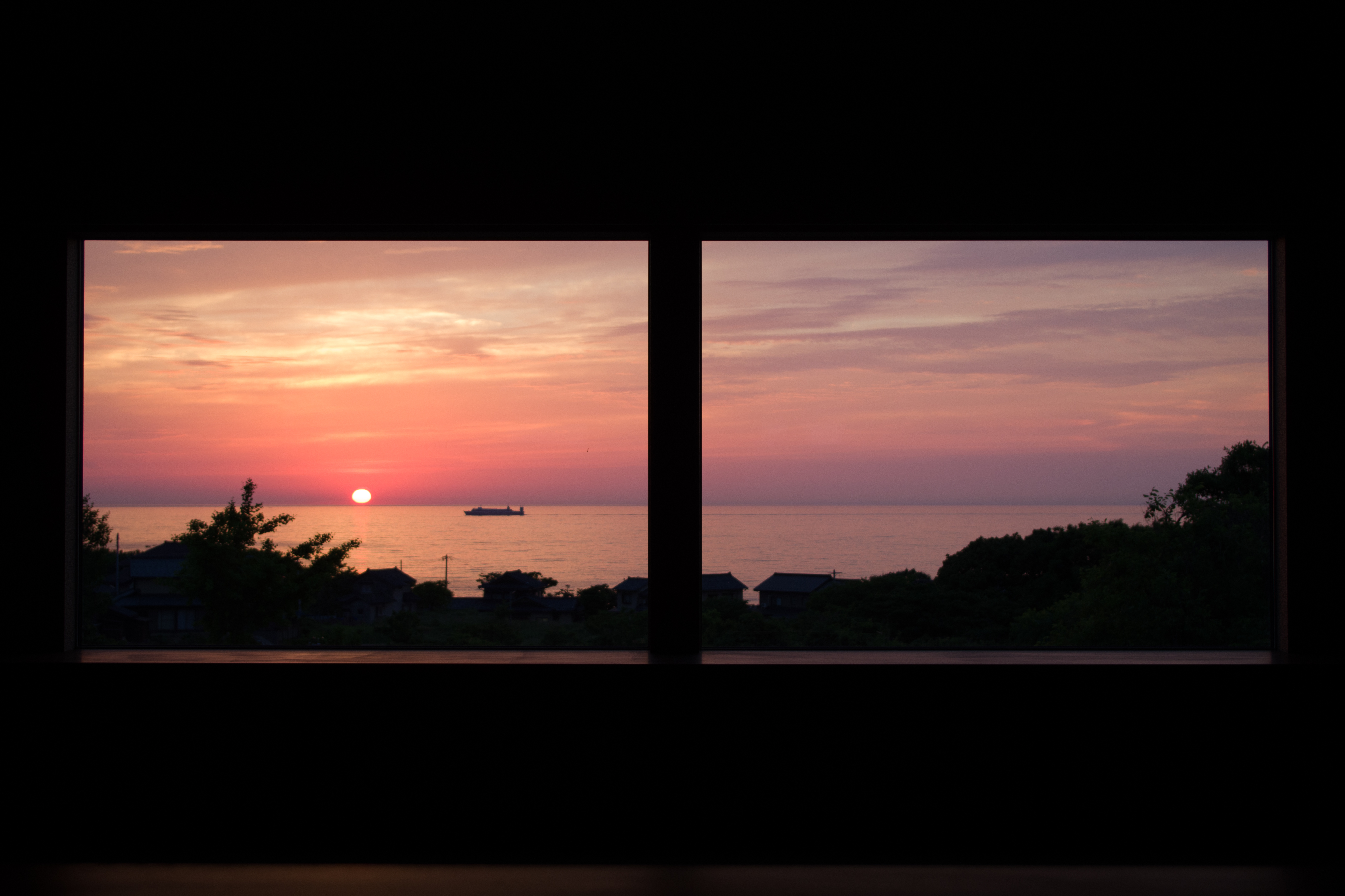 海の見える家　夕景