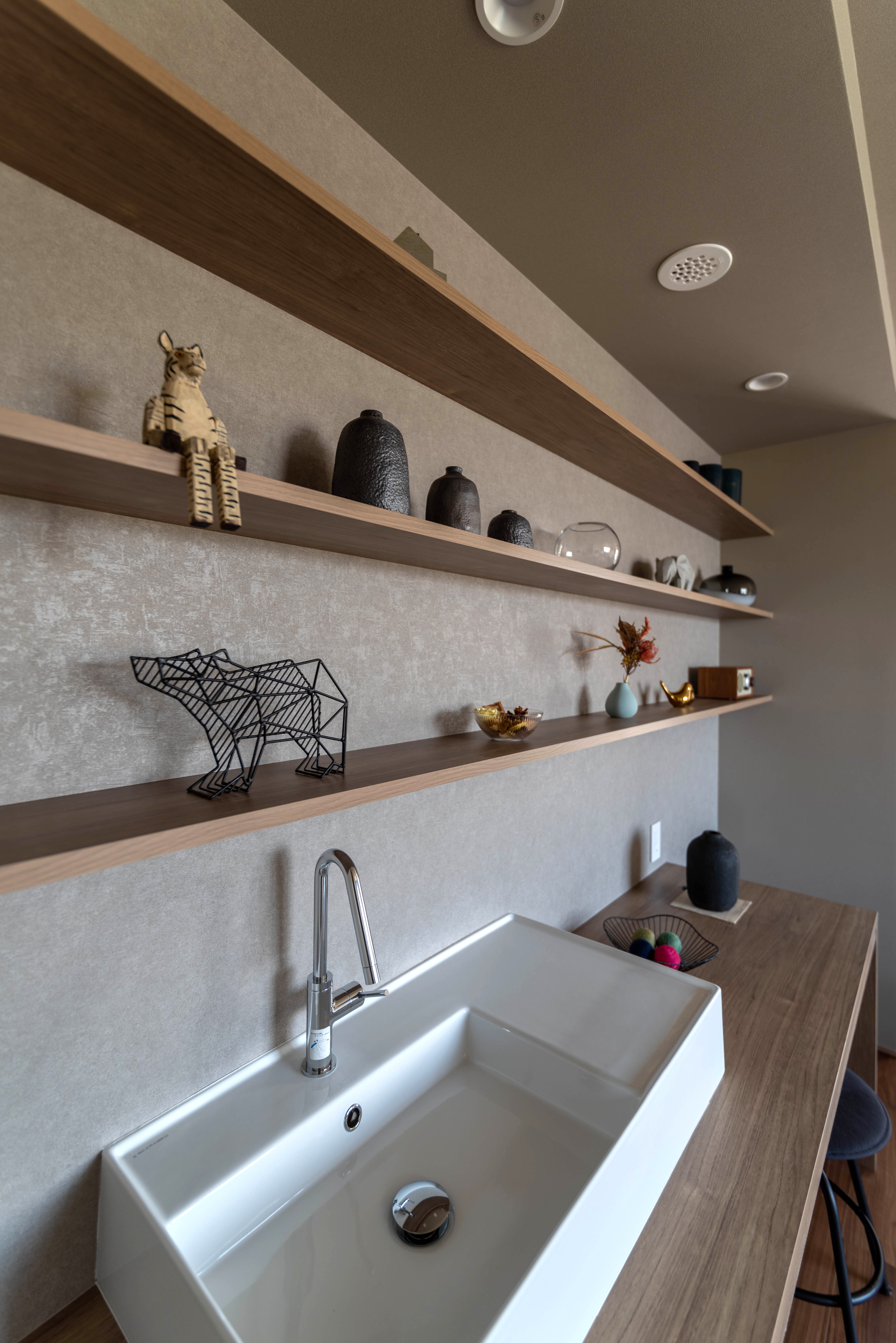 duplex-3384 ウォルナットのカウンターや棚