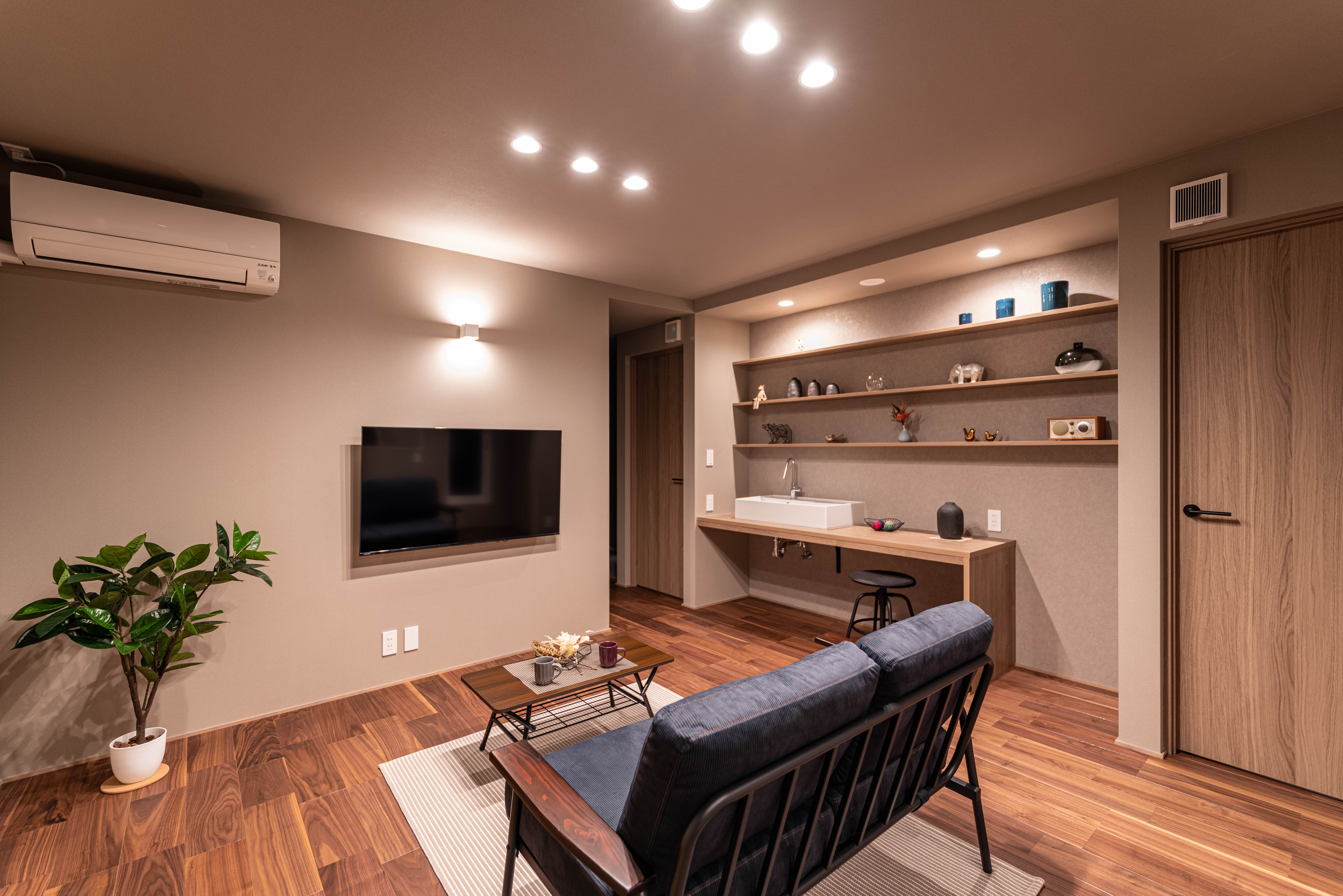 duplex-3742 ウォルナットのリビング