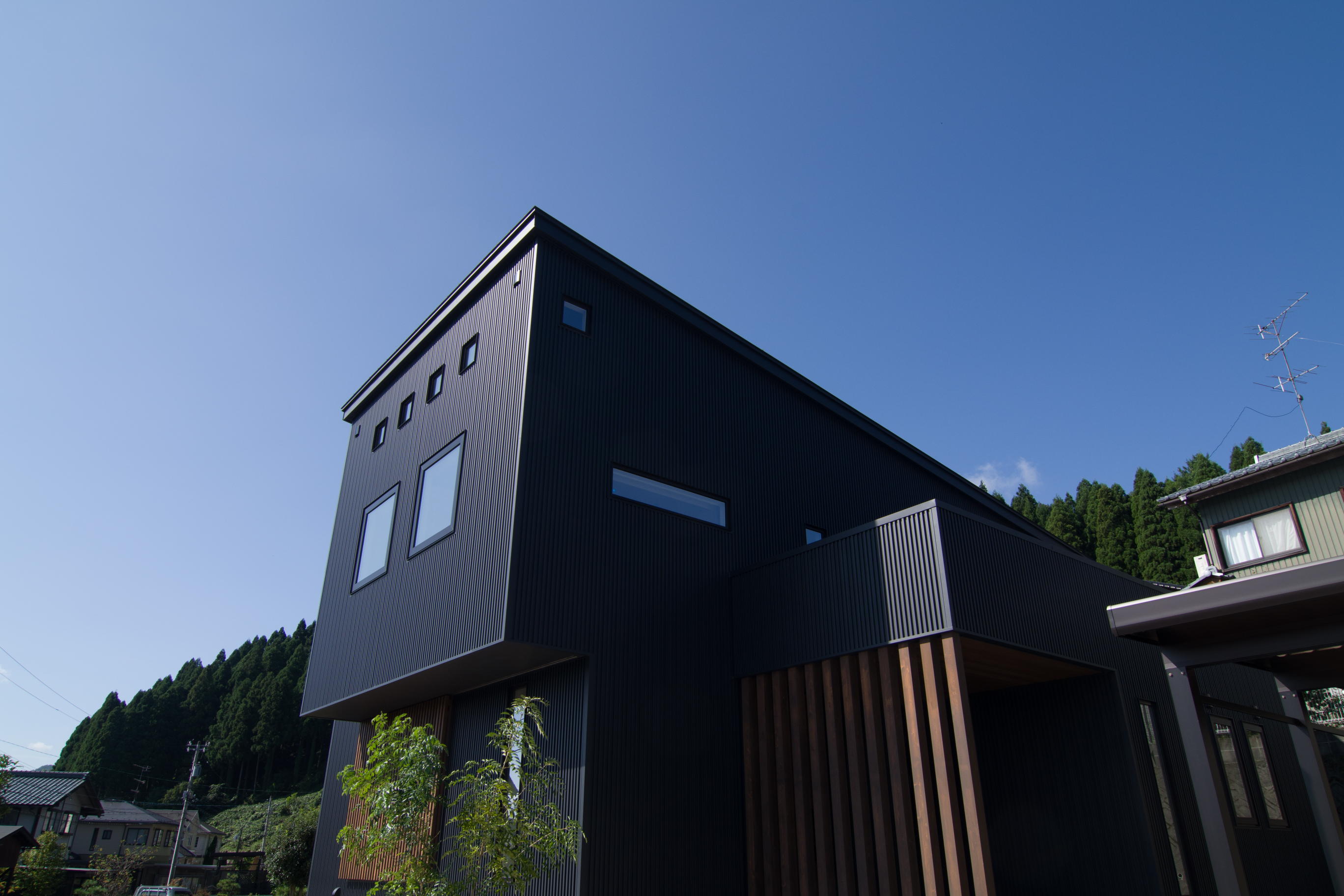 ブラック外壁事例3(1) ブラックガルバの家3