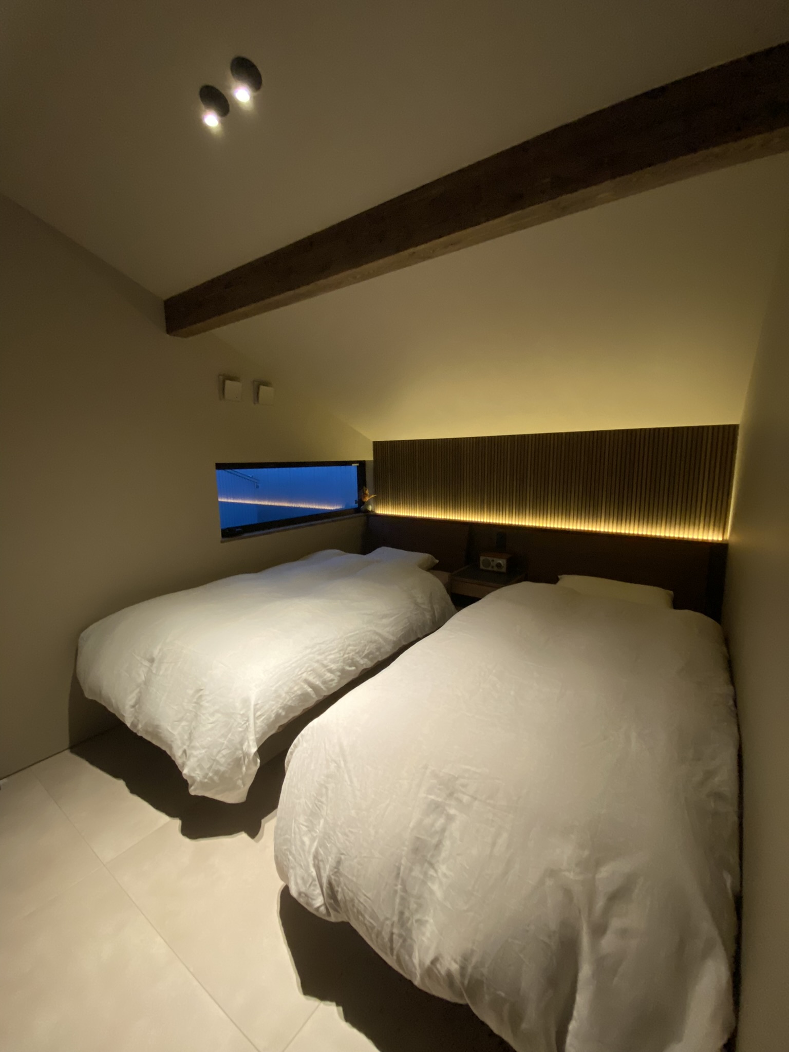 ライフ・コア　モデルルーム　寝室　夜