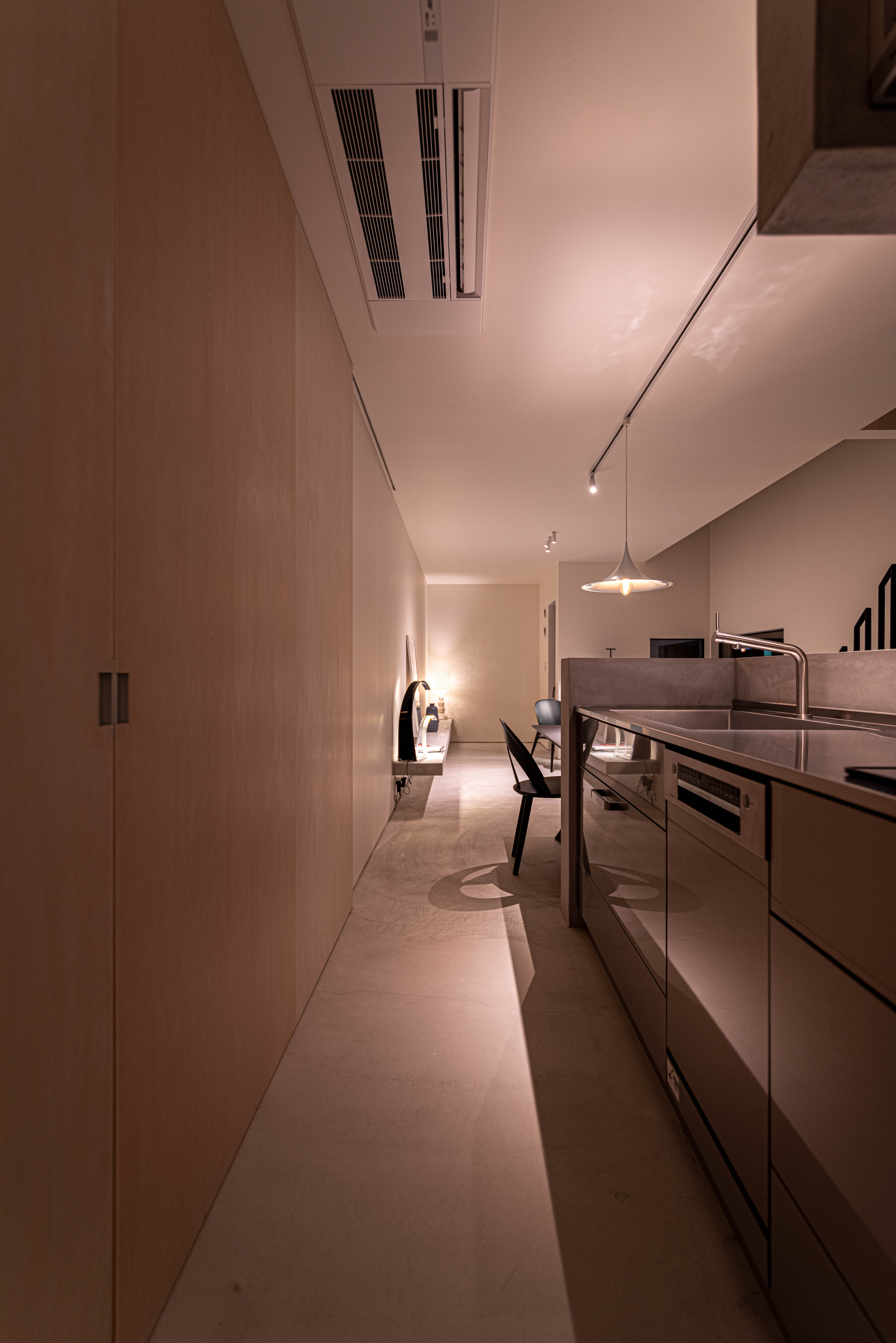 キッチン背面パントリー　引き戸目隠し