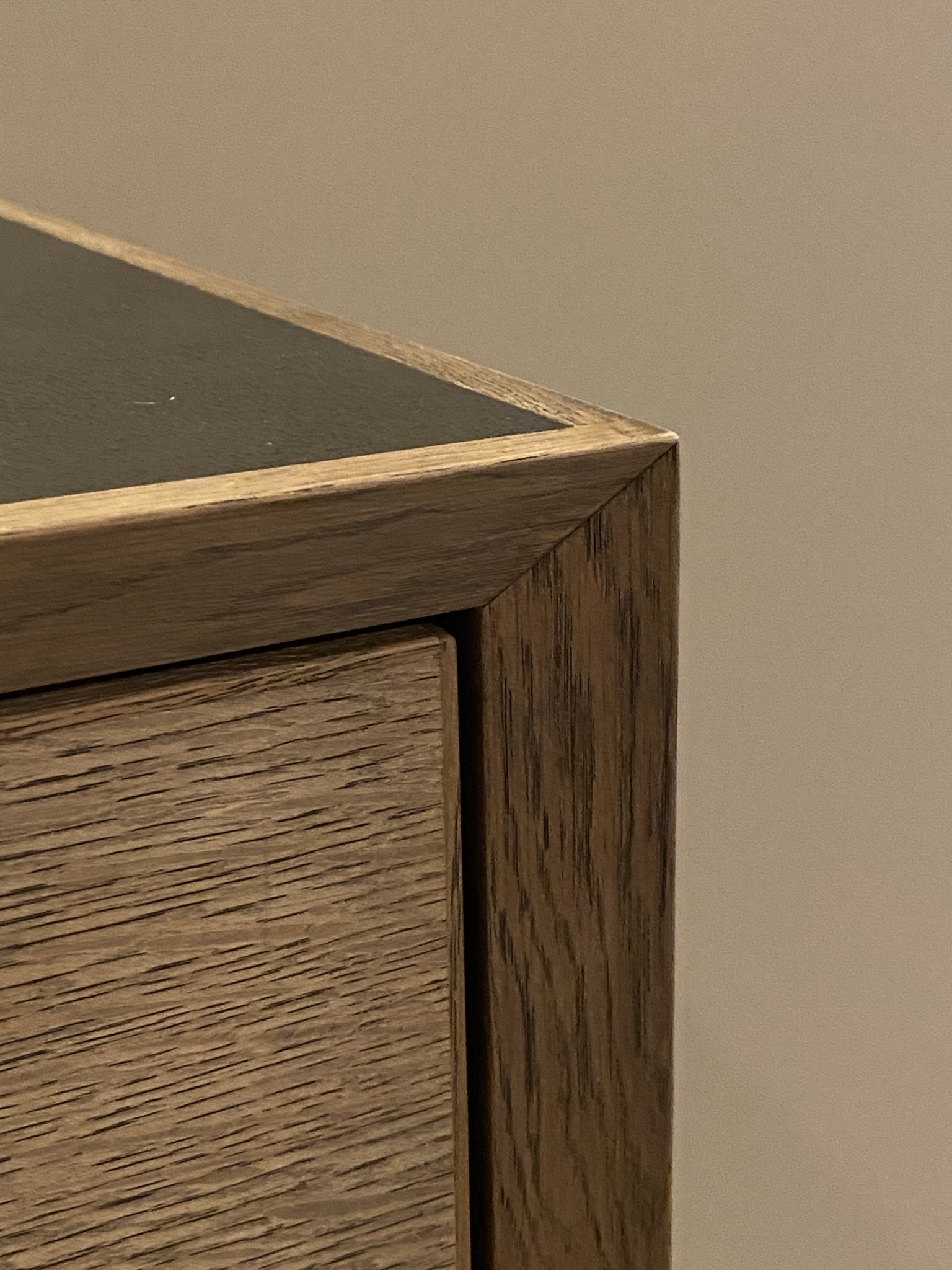 モデルルームキッチン角の納まり