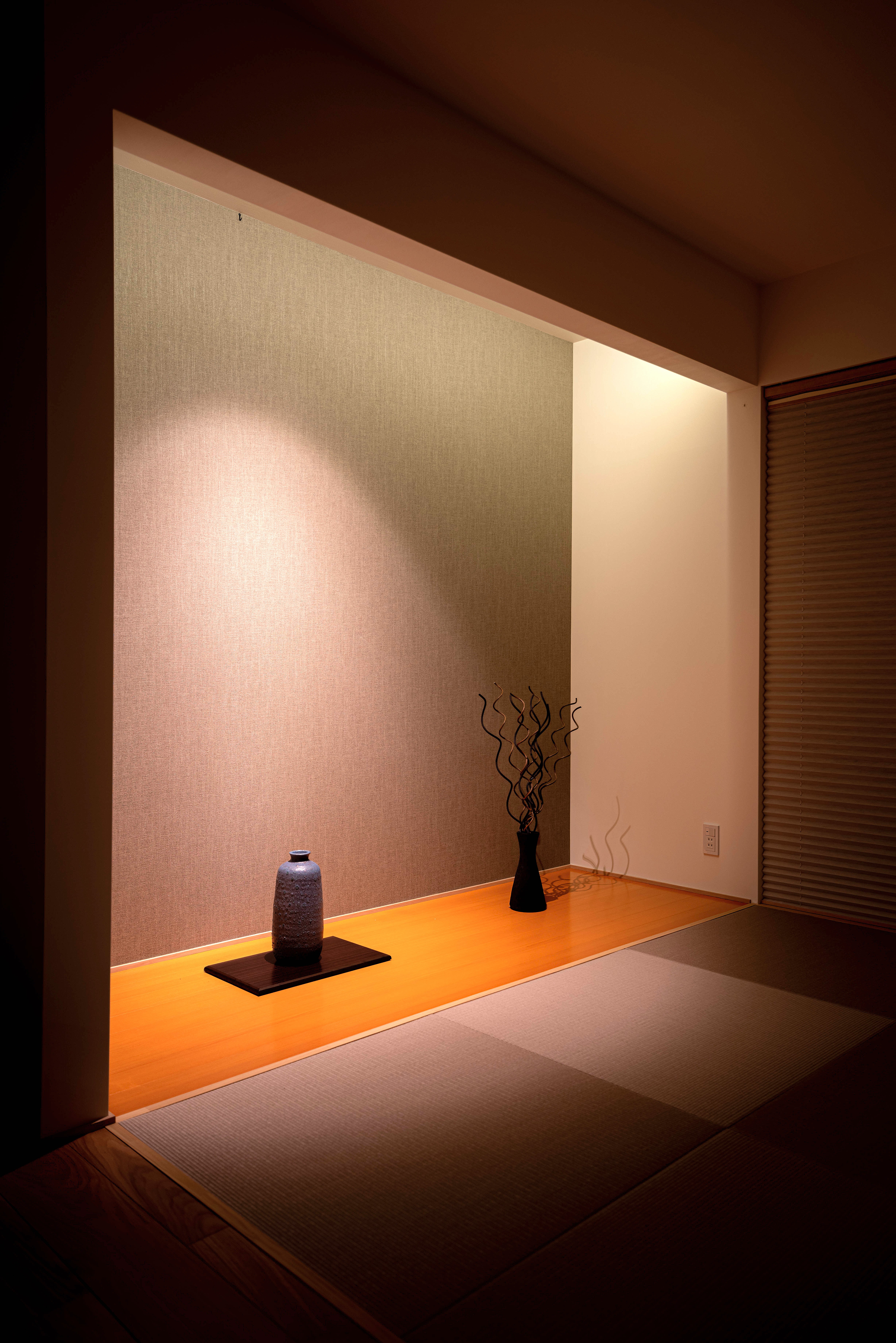 duplex-床の間-斜め 床の間の照明