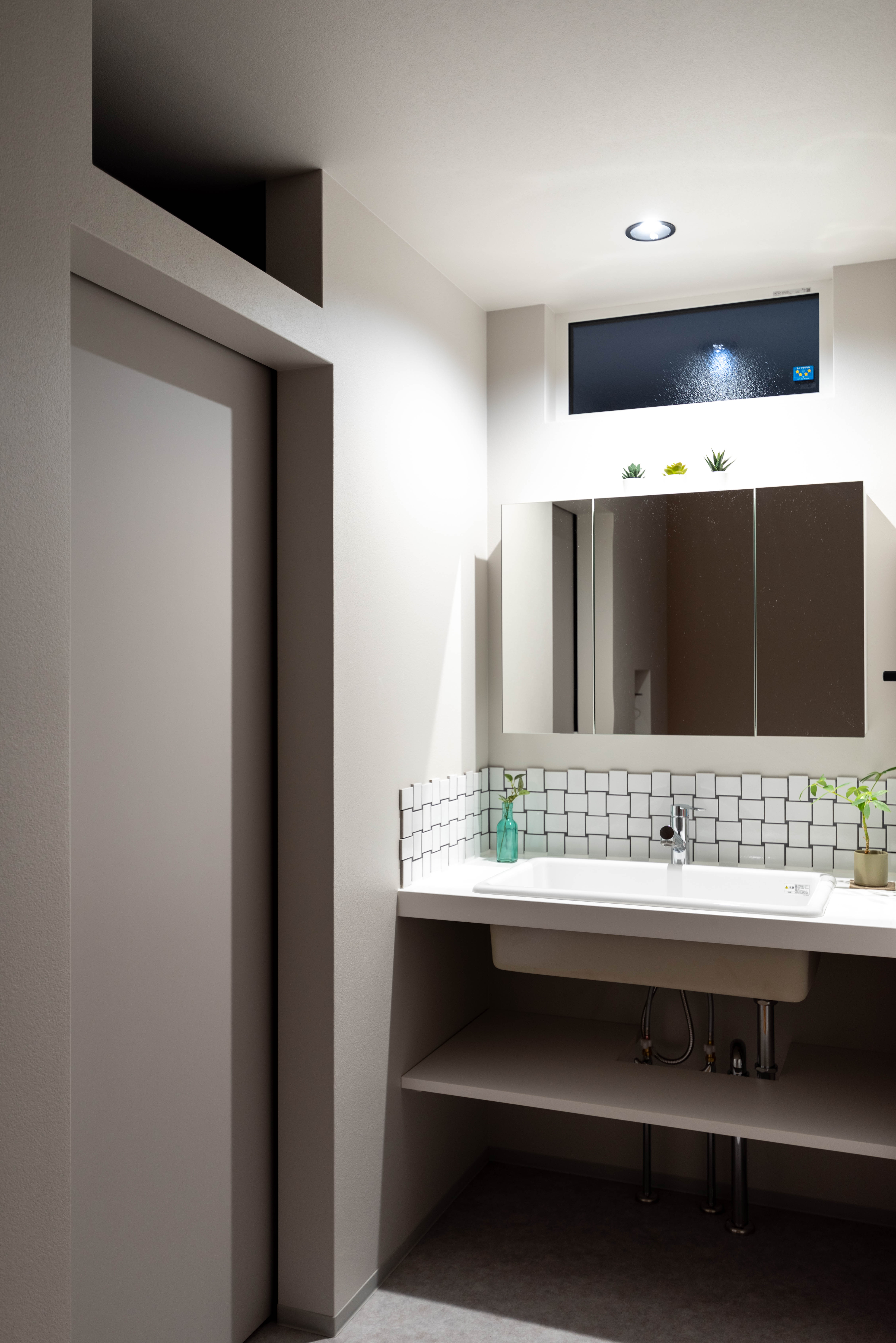 洗面コーナー昼白色切り替え