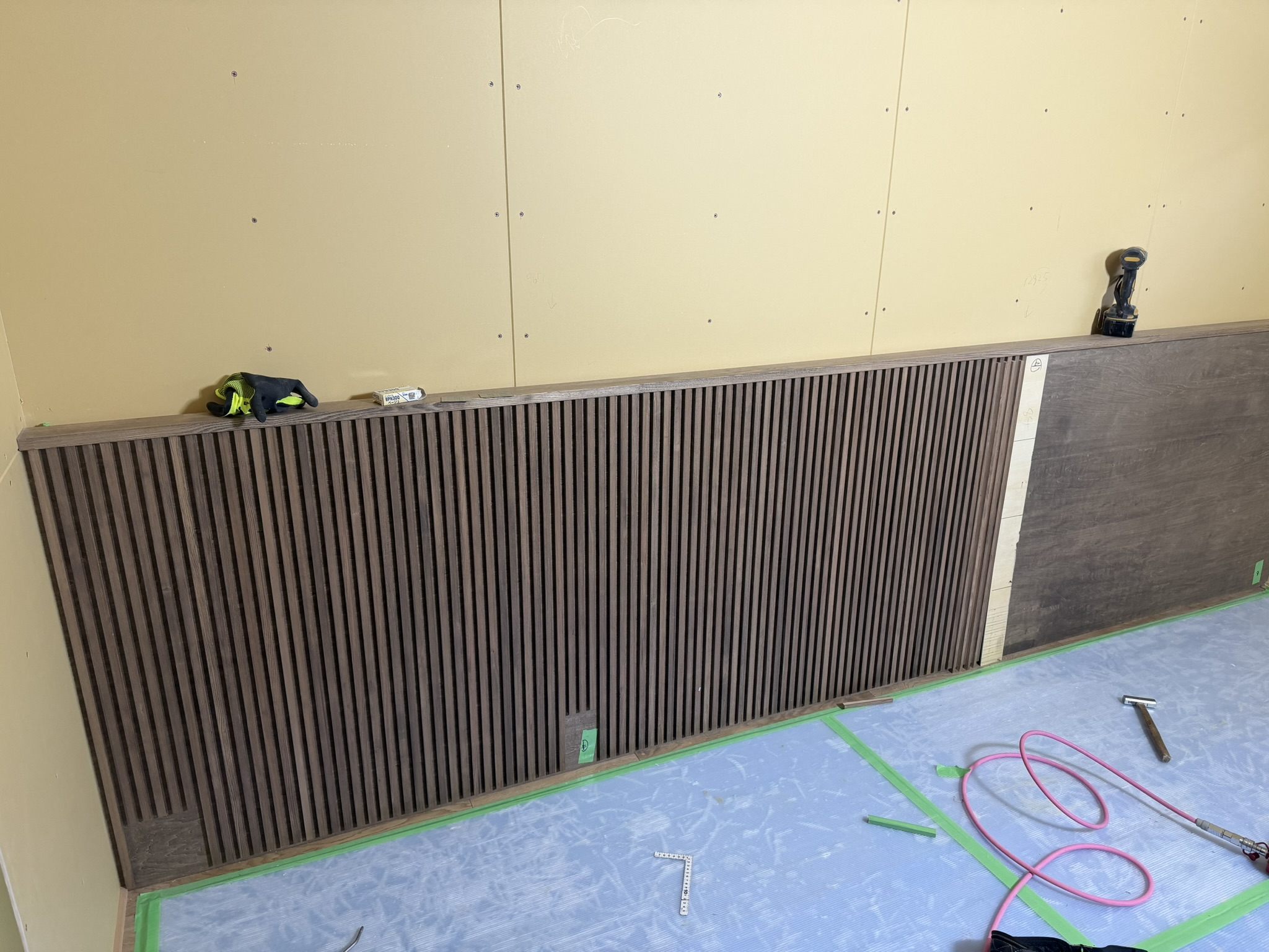 腰壁制作中-1 寝室ベッドヘッド制作中