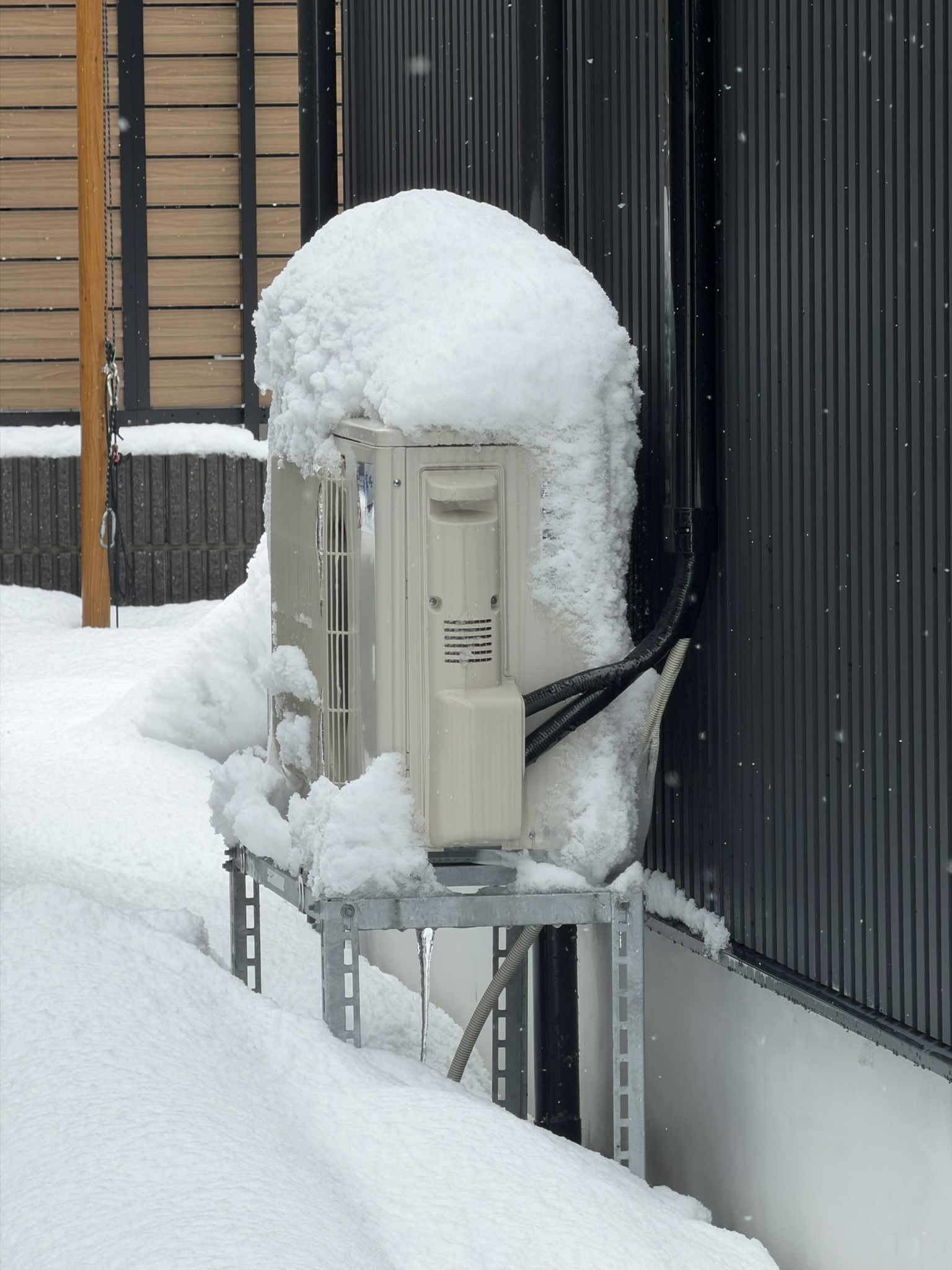エアコン室外機の凍結