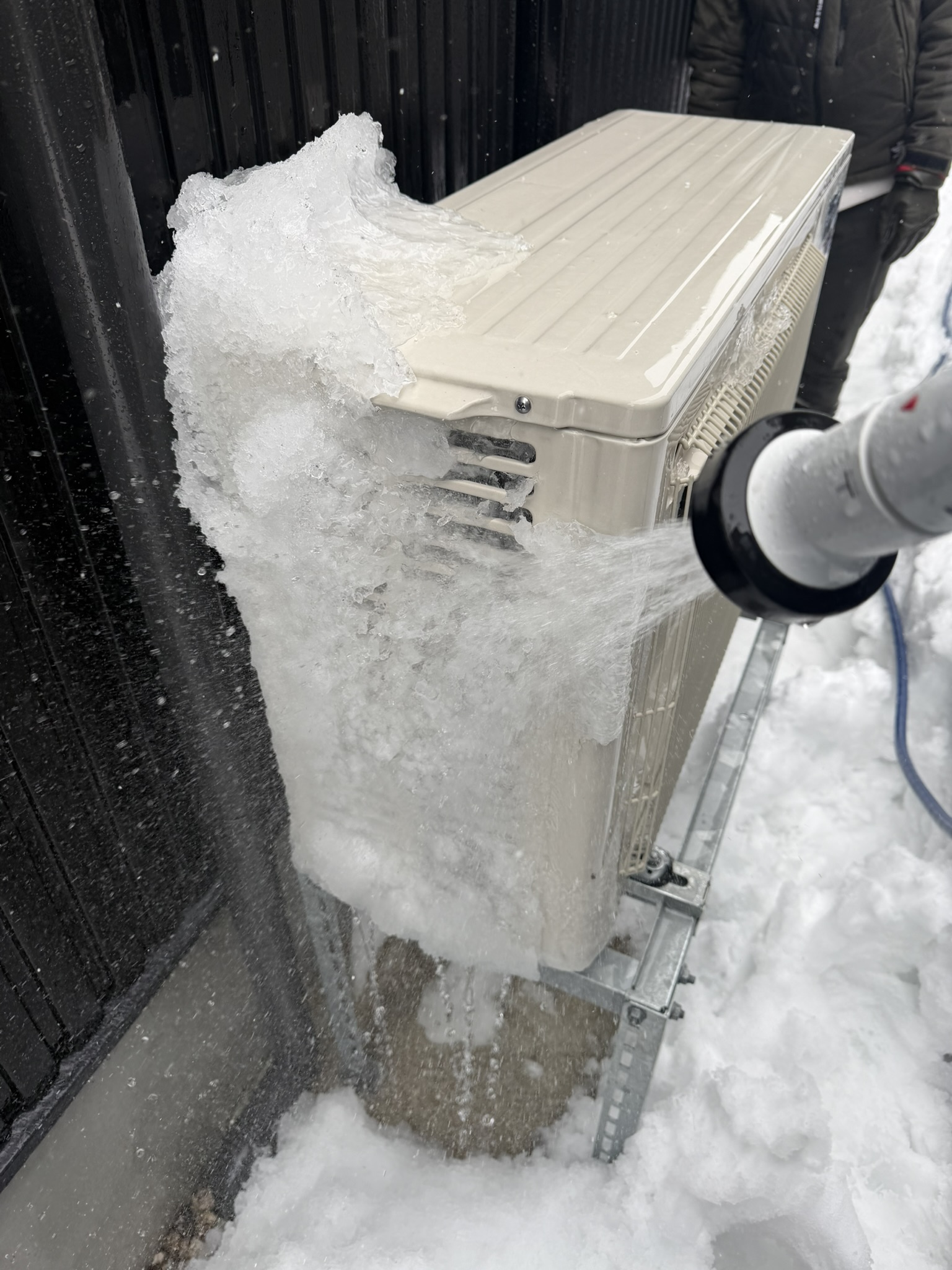 IMG_3170 水で少しずつ溶かして、安全に凍結を除去します。