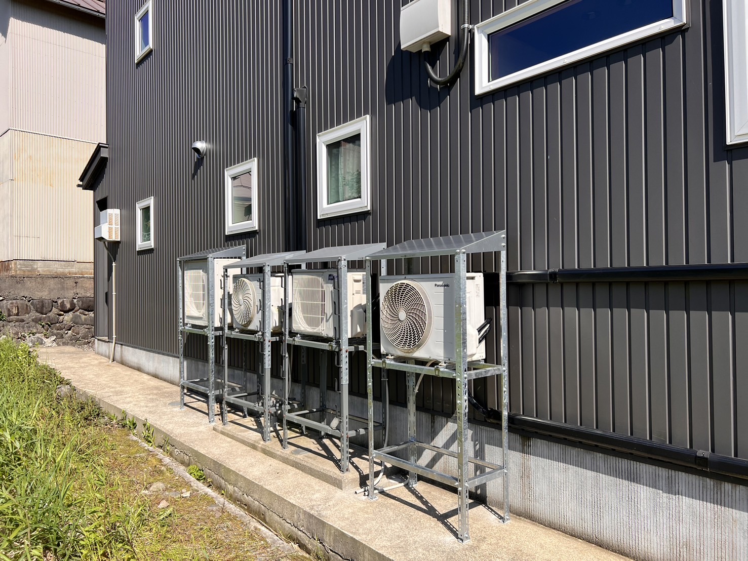 IMG_3211 屋根付きで雪解け水を防ぐと、冬のトラブルが減らせます。(純正)