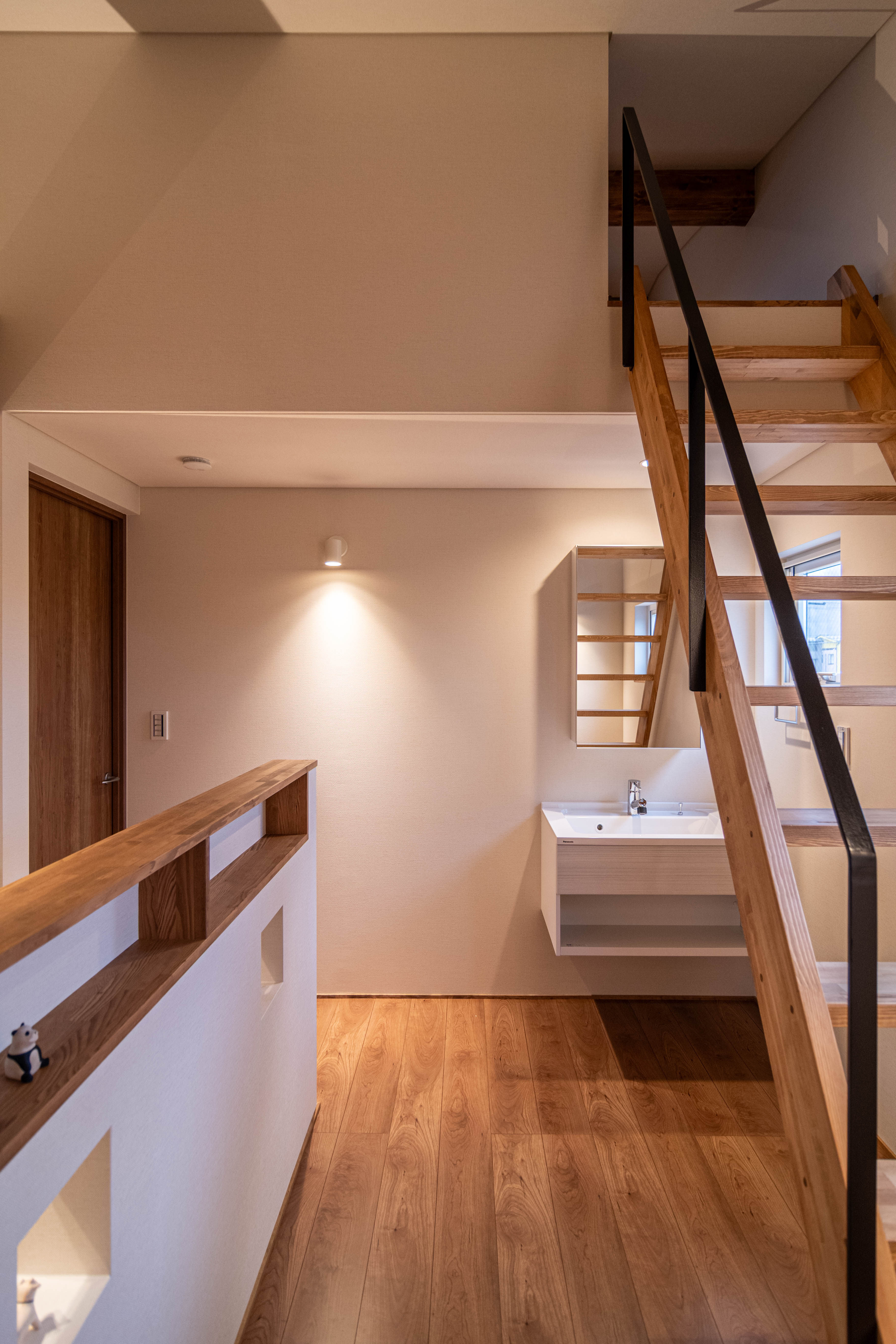 2階ホールから上がれる、ロフト用のはしご階段