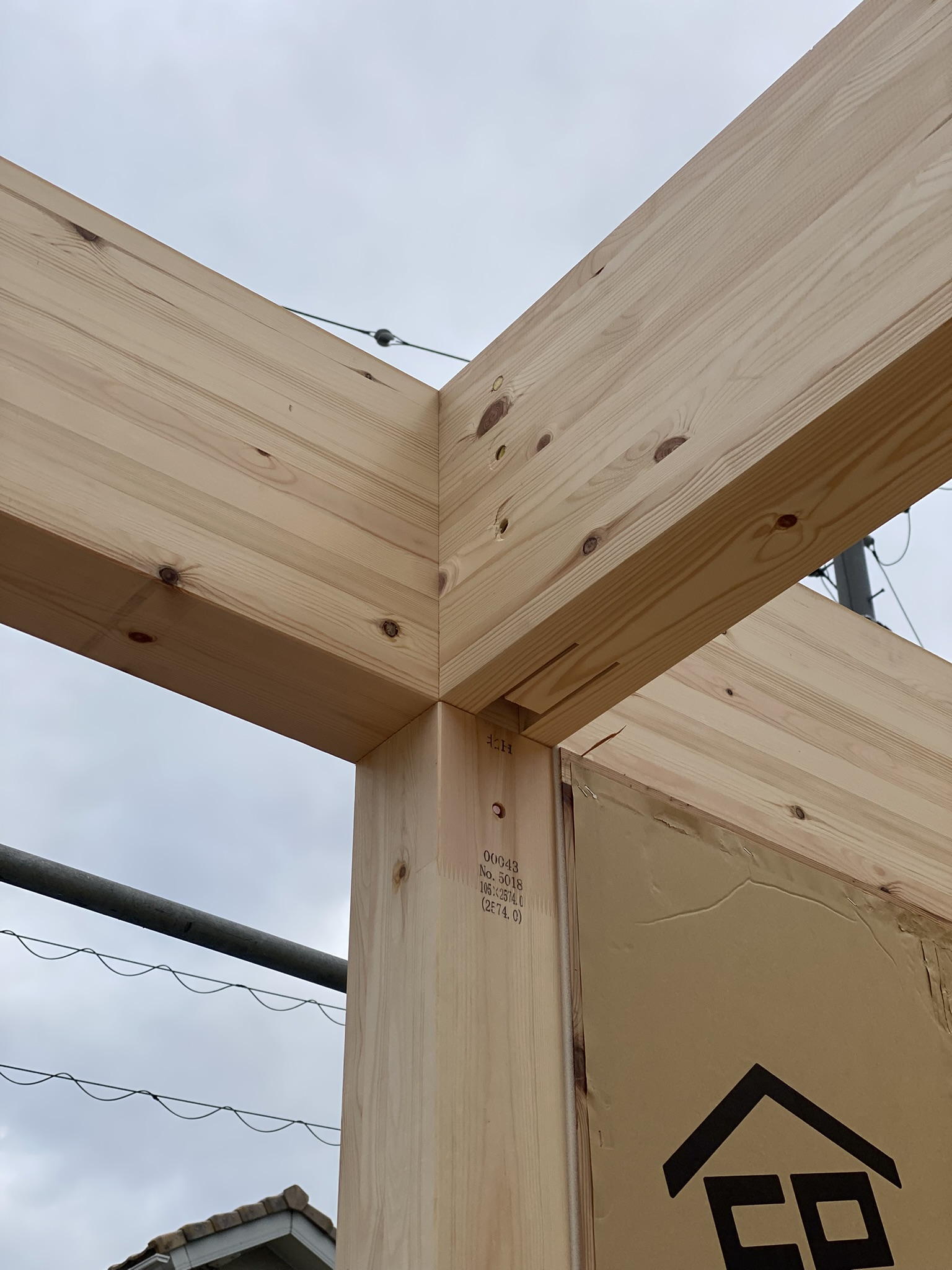 「木が動きにくい材料選びが、気密の安定にもつながります。」