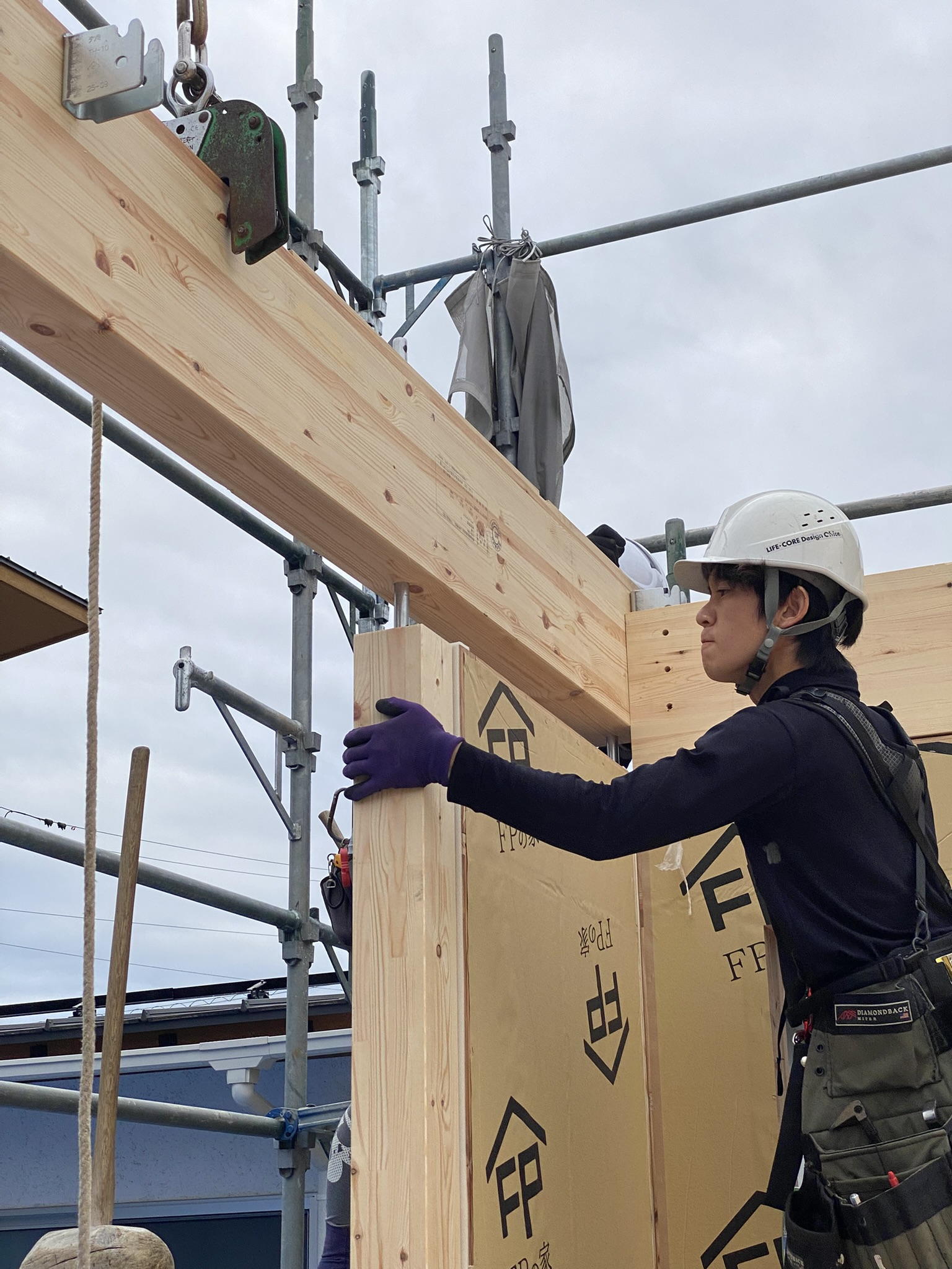 「現場で一つずつ確かめながら。標準仕様を“当たり前”にするために。」