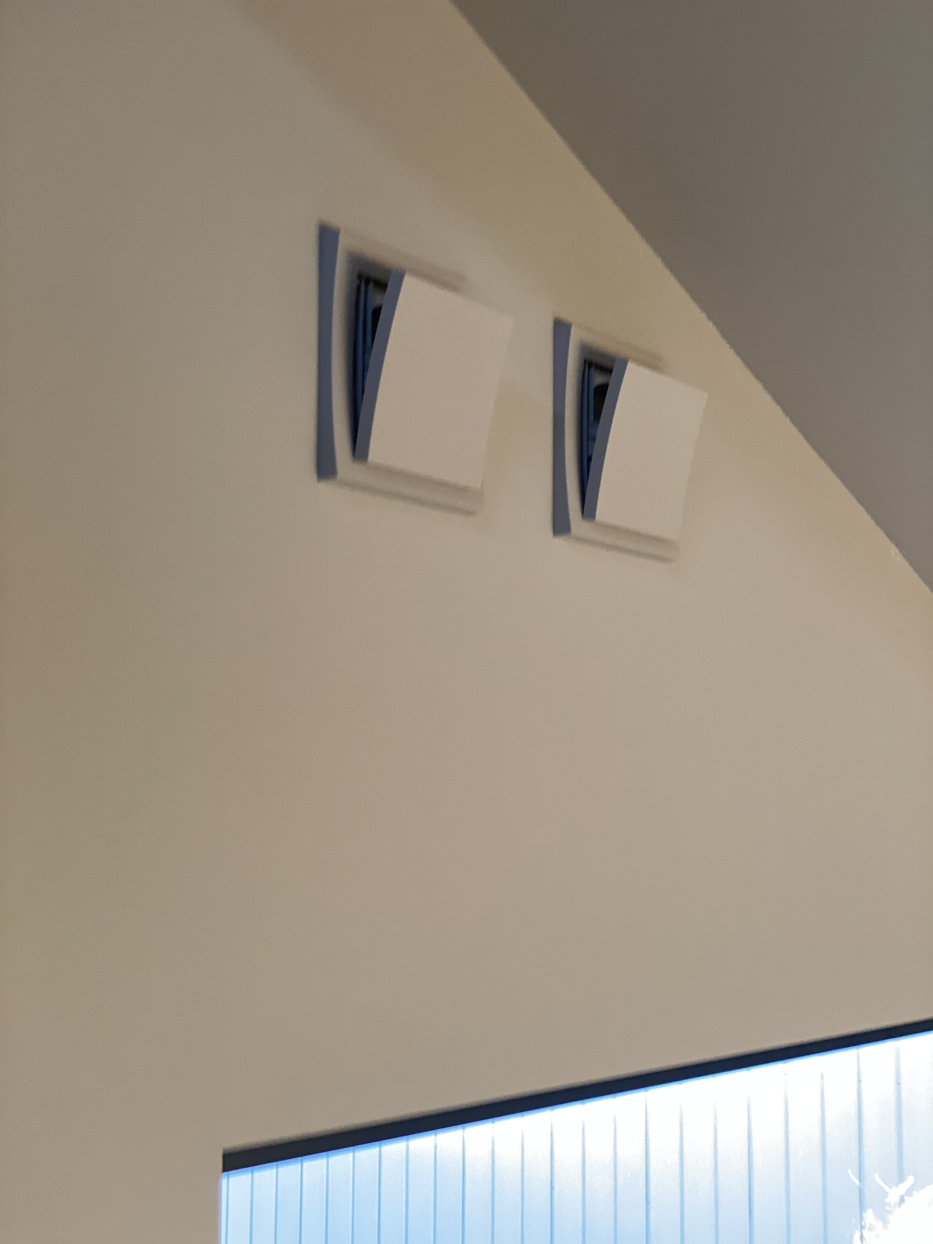 IMG_2646 新鮮空気を取り入れる第3種換気システムの給気口