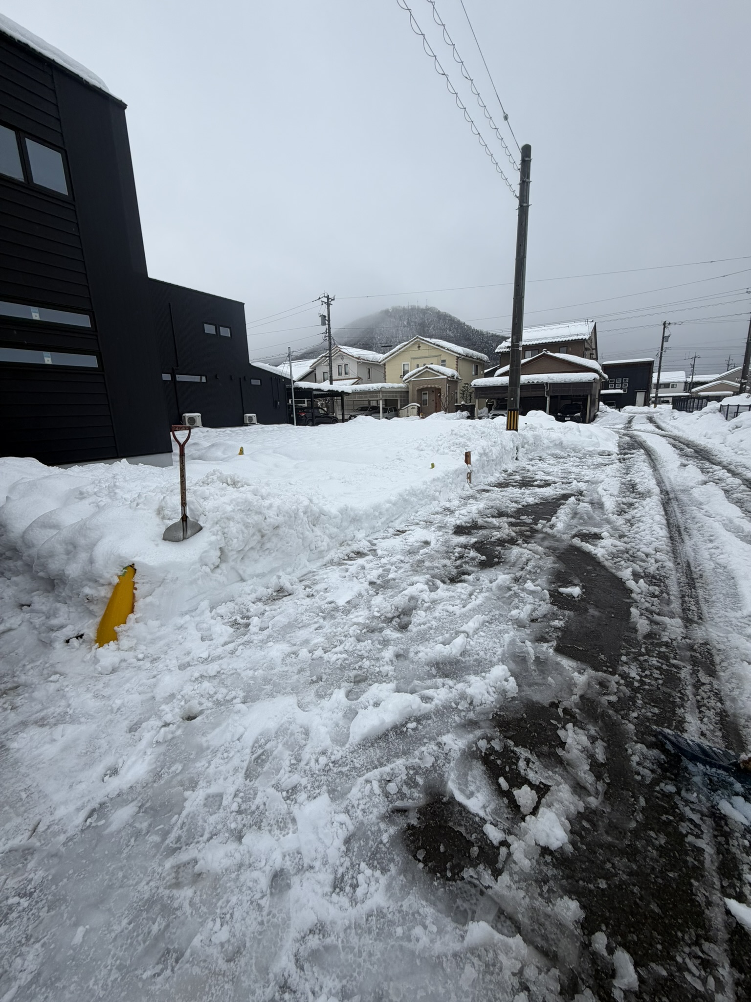 工事車両の出入りを想定して通路幅を確保しました