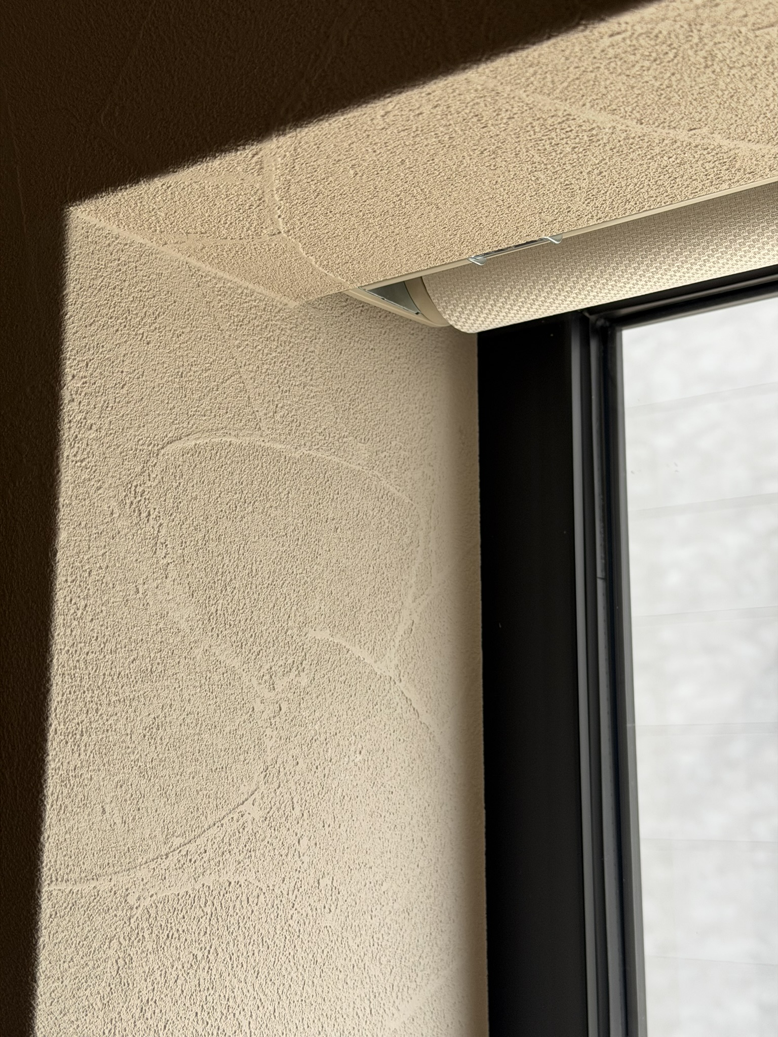 IMG_3684 凹みの中にメカを納めて、“見えない納まり”にしました。