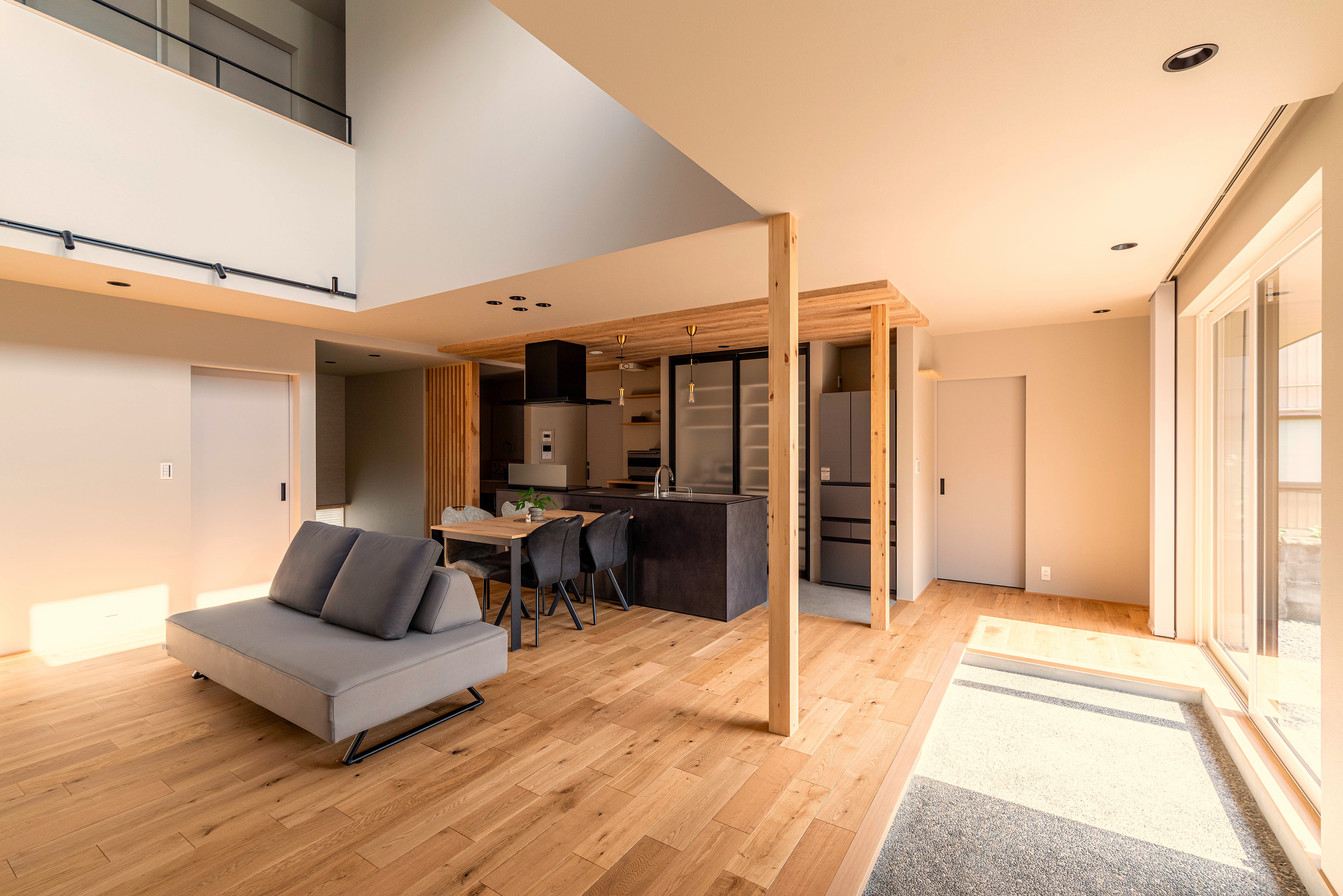 寒がりの方ほど、最初に気づくのは“足元”です。