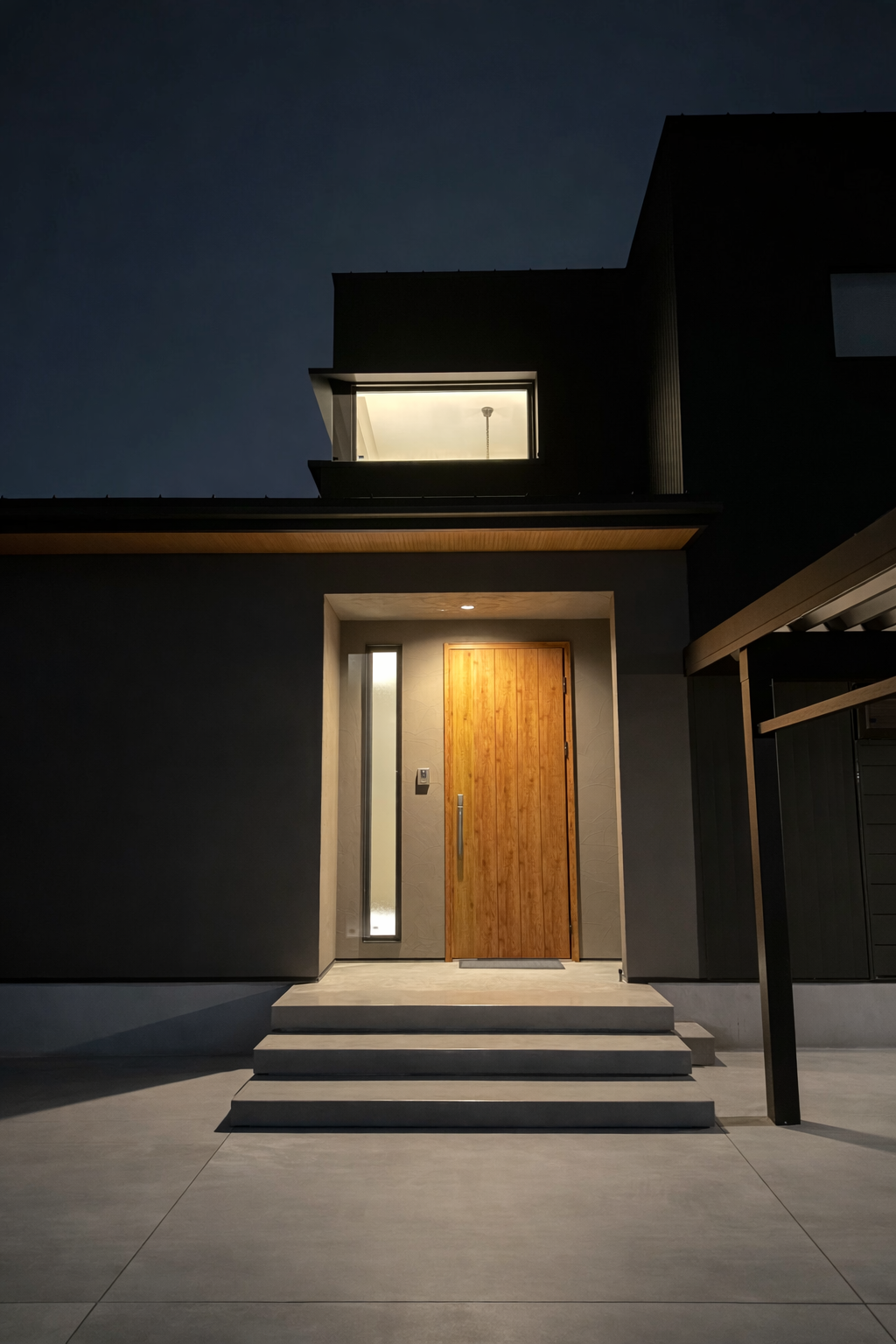 夜のファザード正面