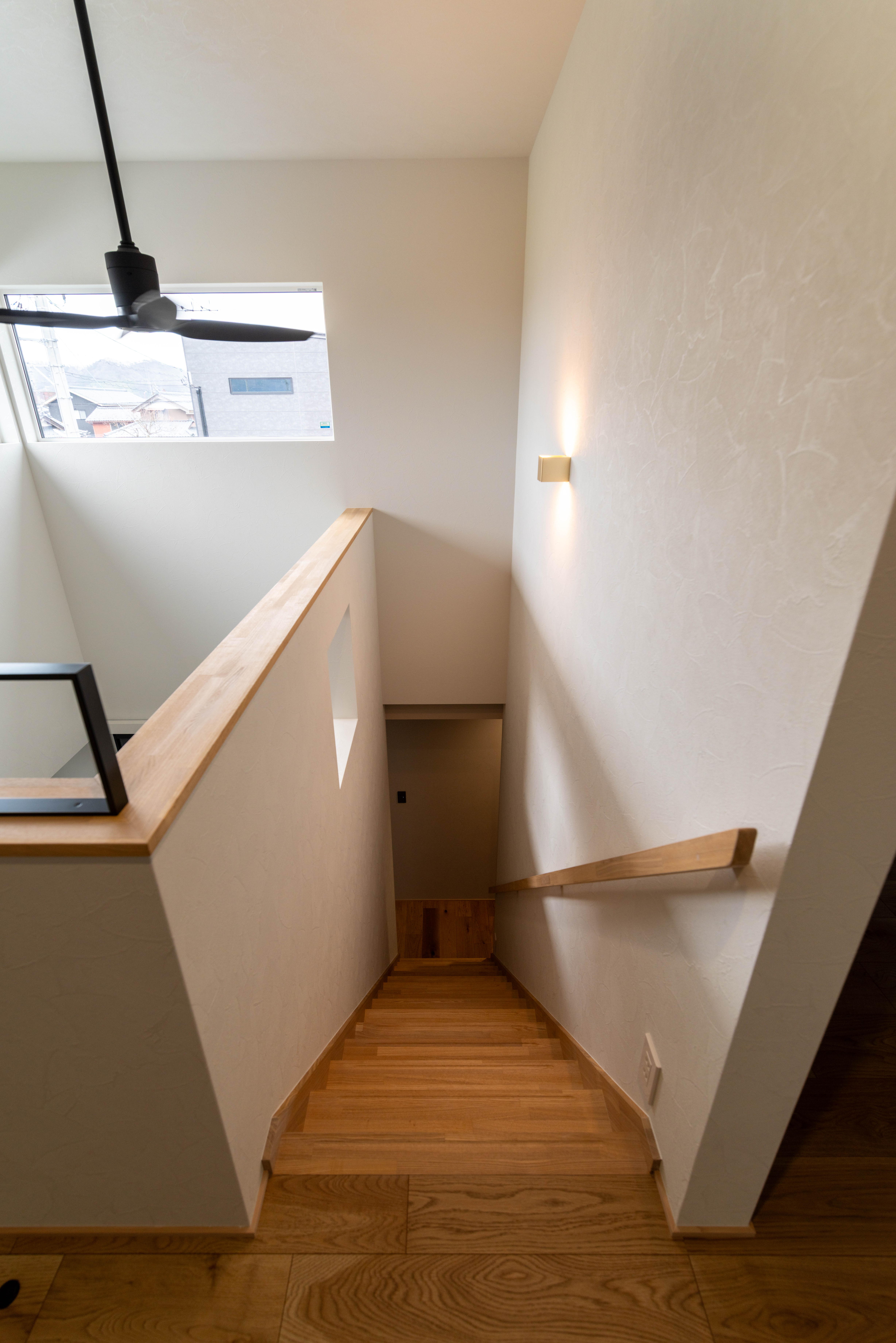_IMG6385-1(1) 玄関から隠した階段