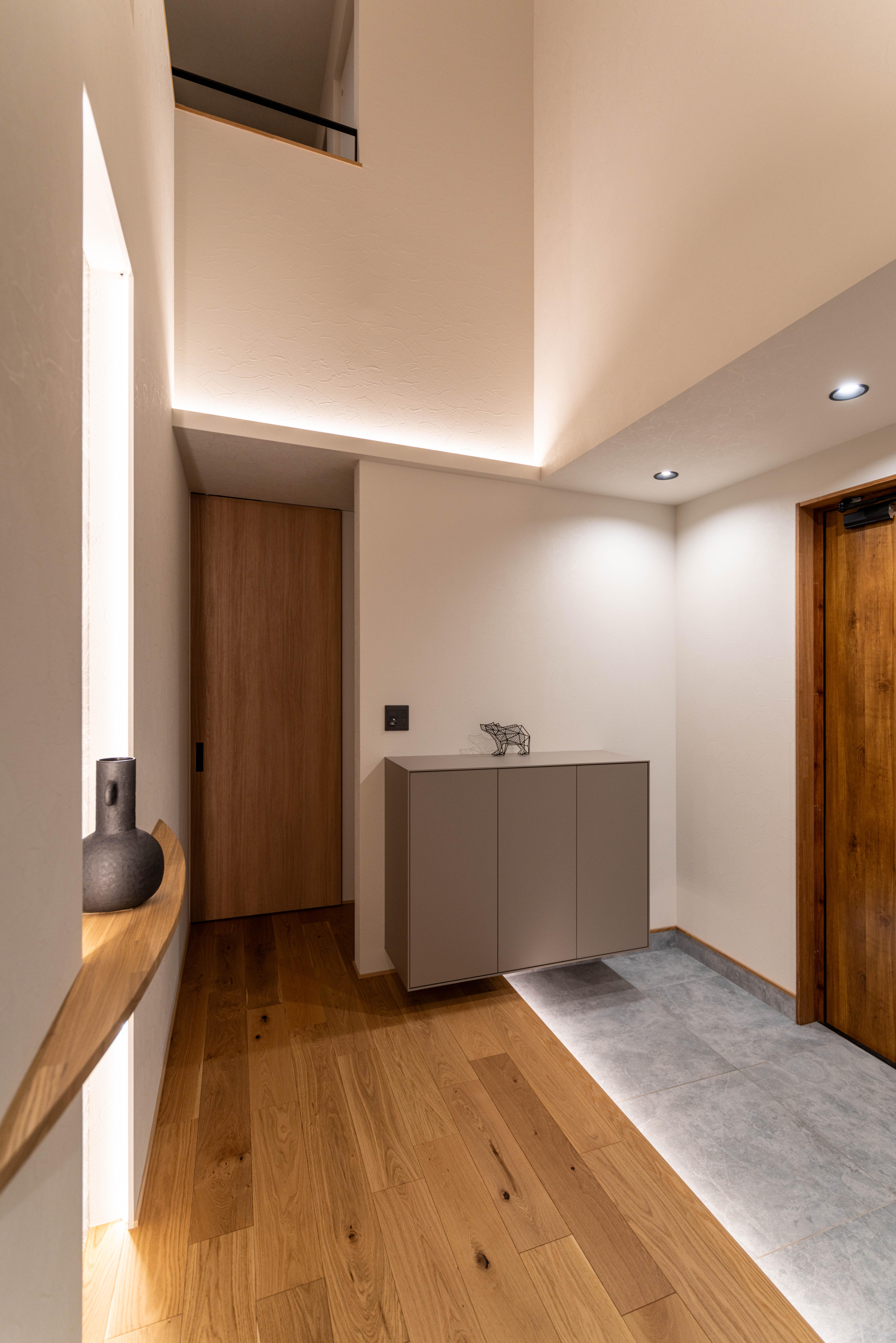 _IMG6530-1(1) 小壁を活かした間接照明が、空間に落ち着きをつくります。2