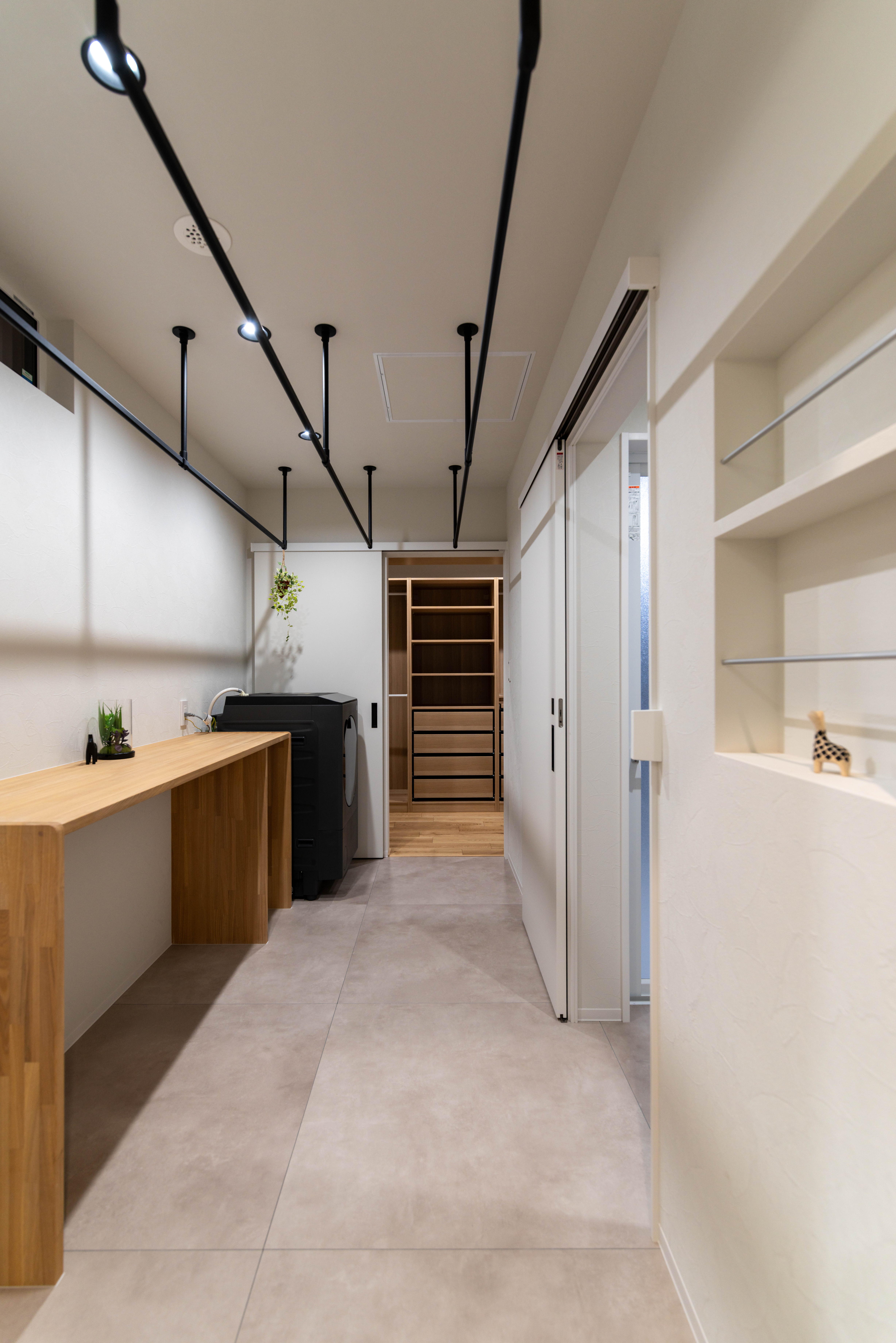 ウォークインクローゼットと洗面側をつなぐ、回遊できるユーティリティー動線。