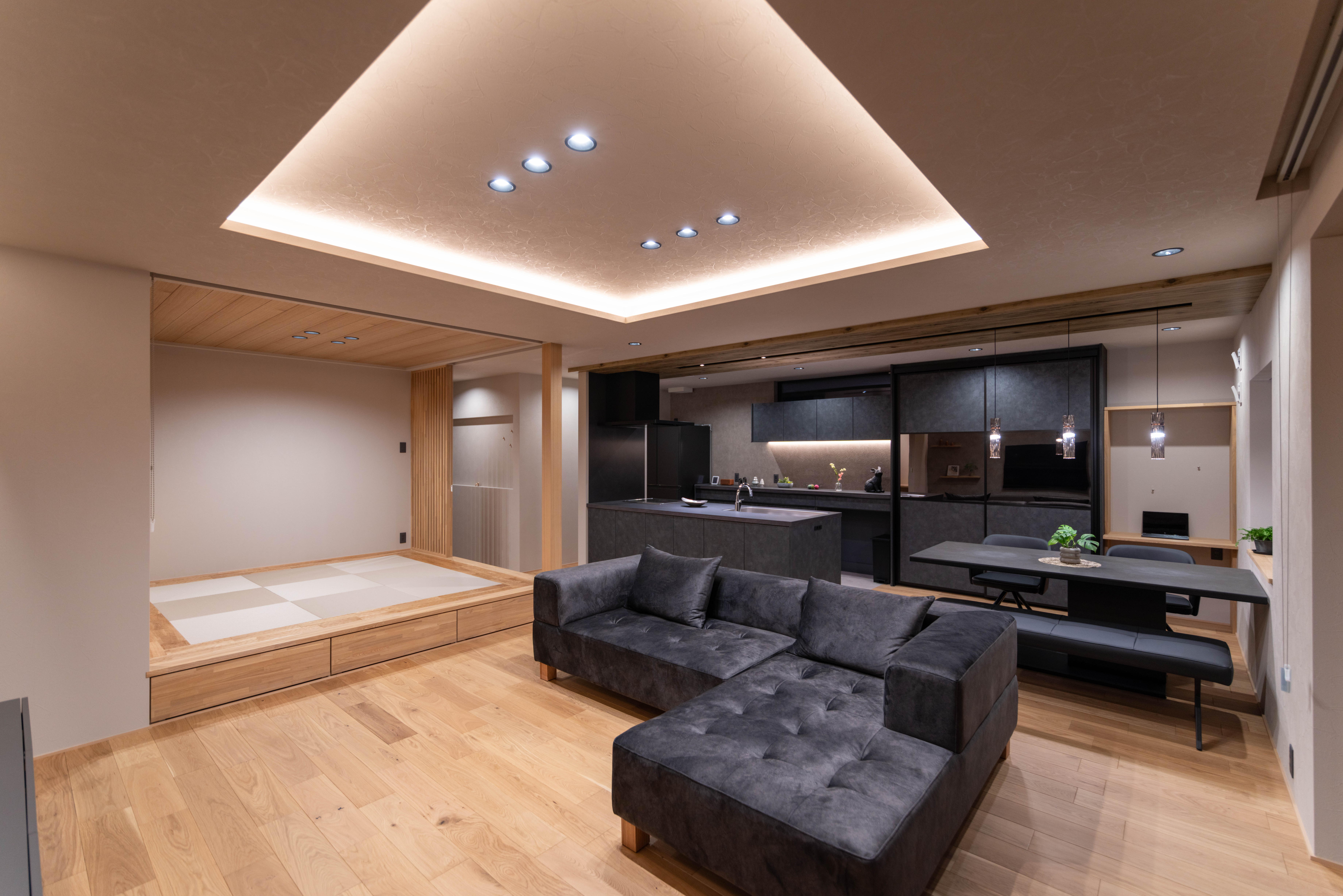 昨晩撮影した、落ち着きのある夜のLDKです。