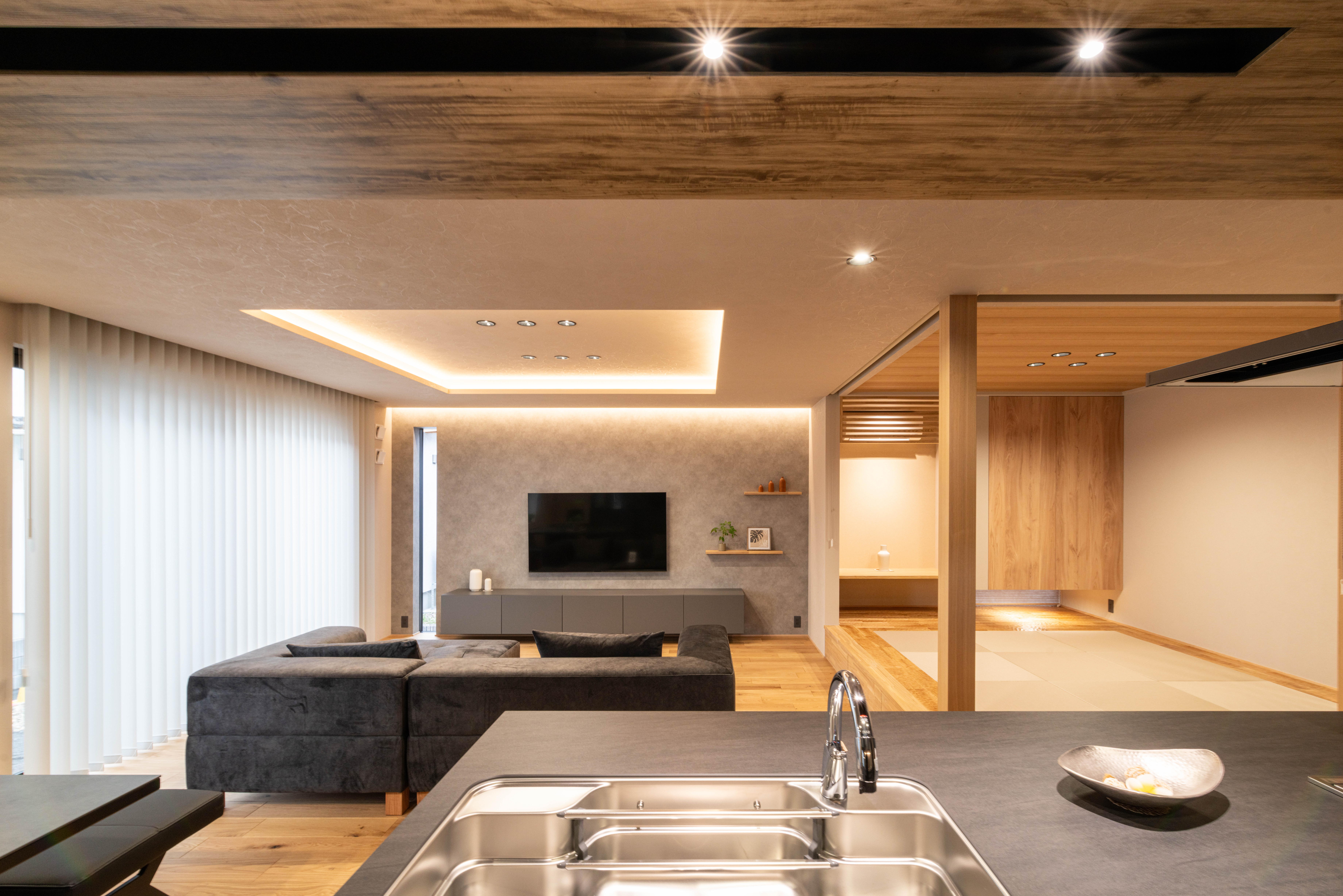 キッチンから見渡せる、小上がりのタタミコーナー。