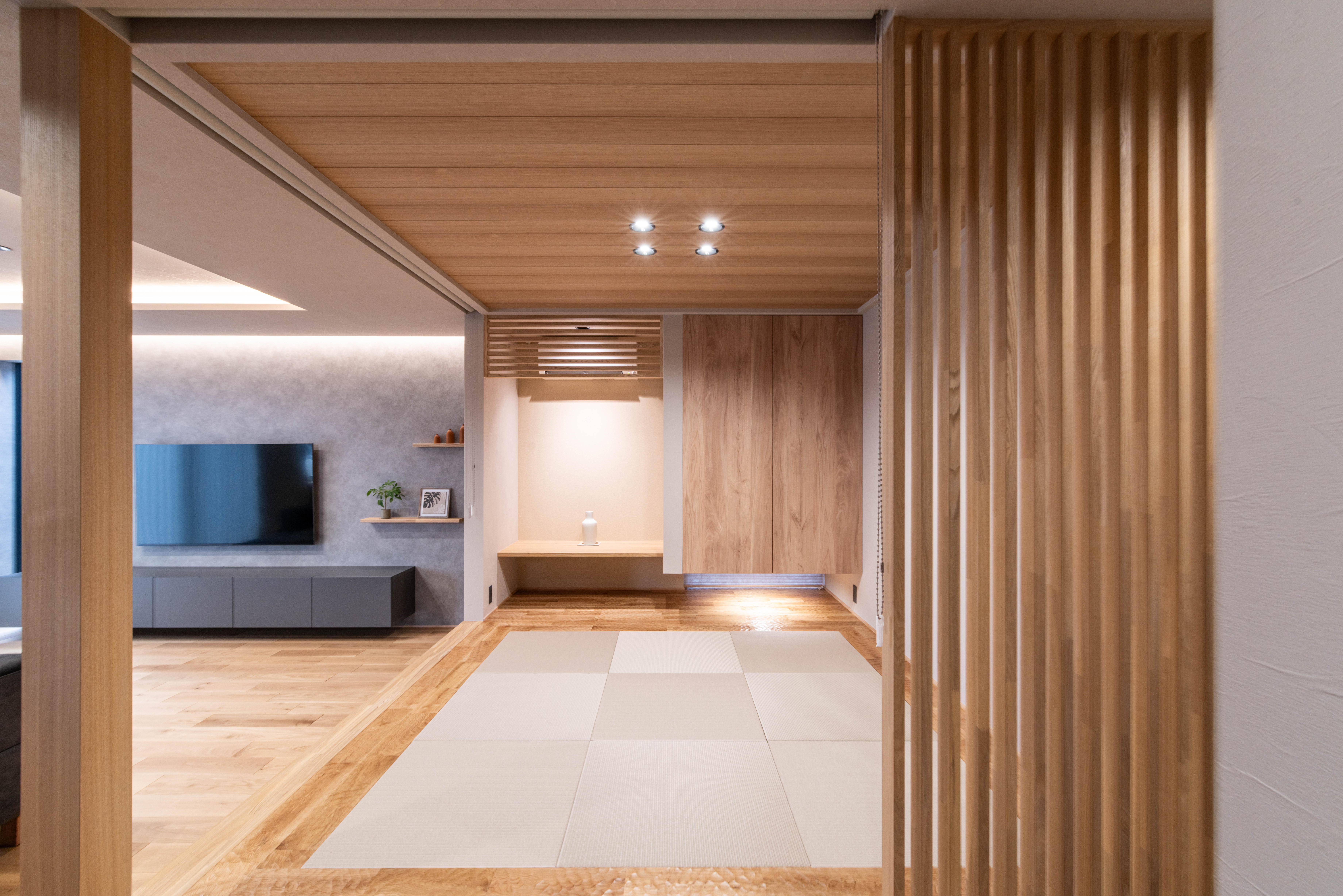 名栗の床材や間接照明が、空間に上質さを添えています。