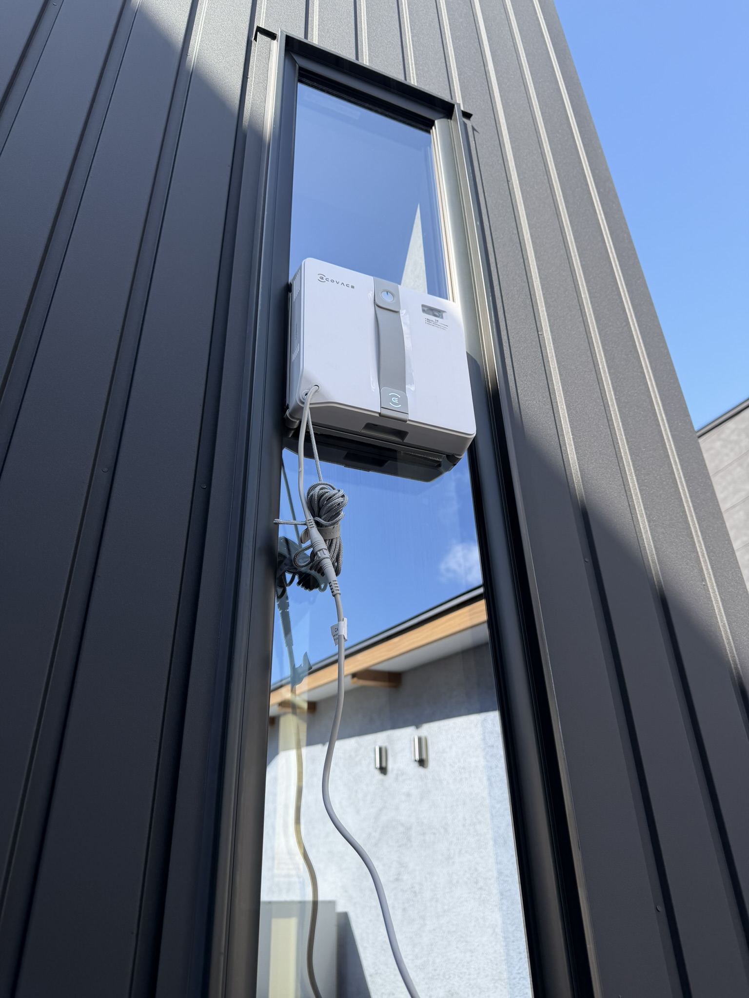 細長い窓にも対応できて、仕上げの掃除に活躍しました。