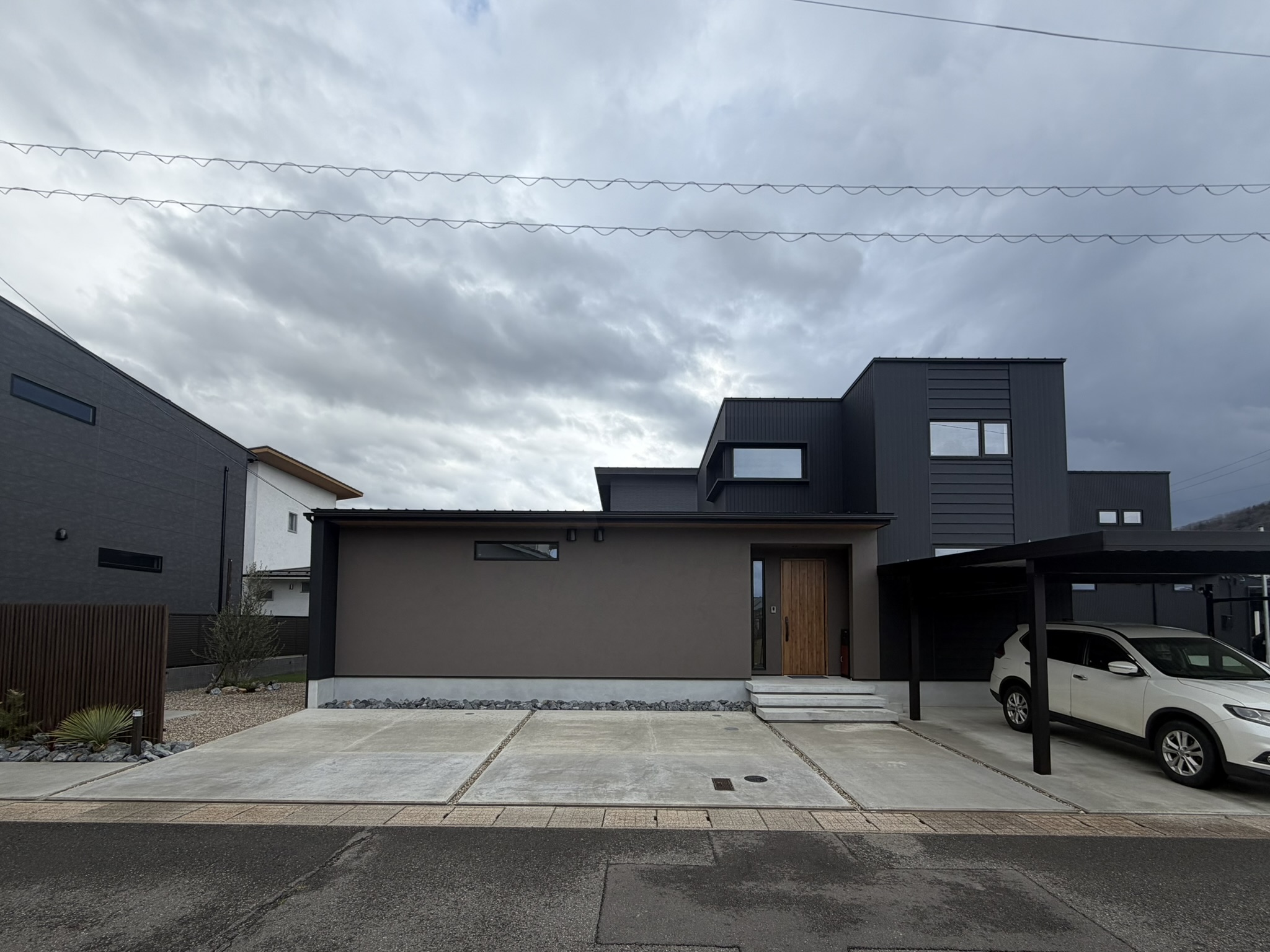 外構まで完成すると、住まい全体の魅力がぐっと引き立ちます。