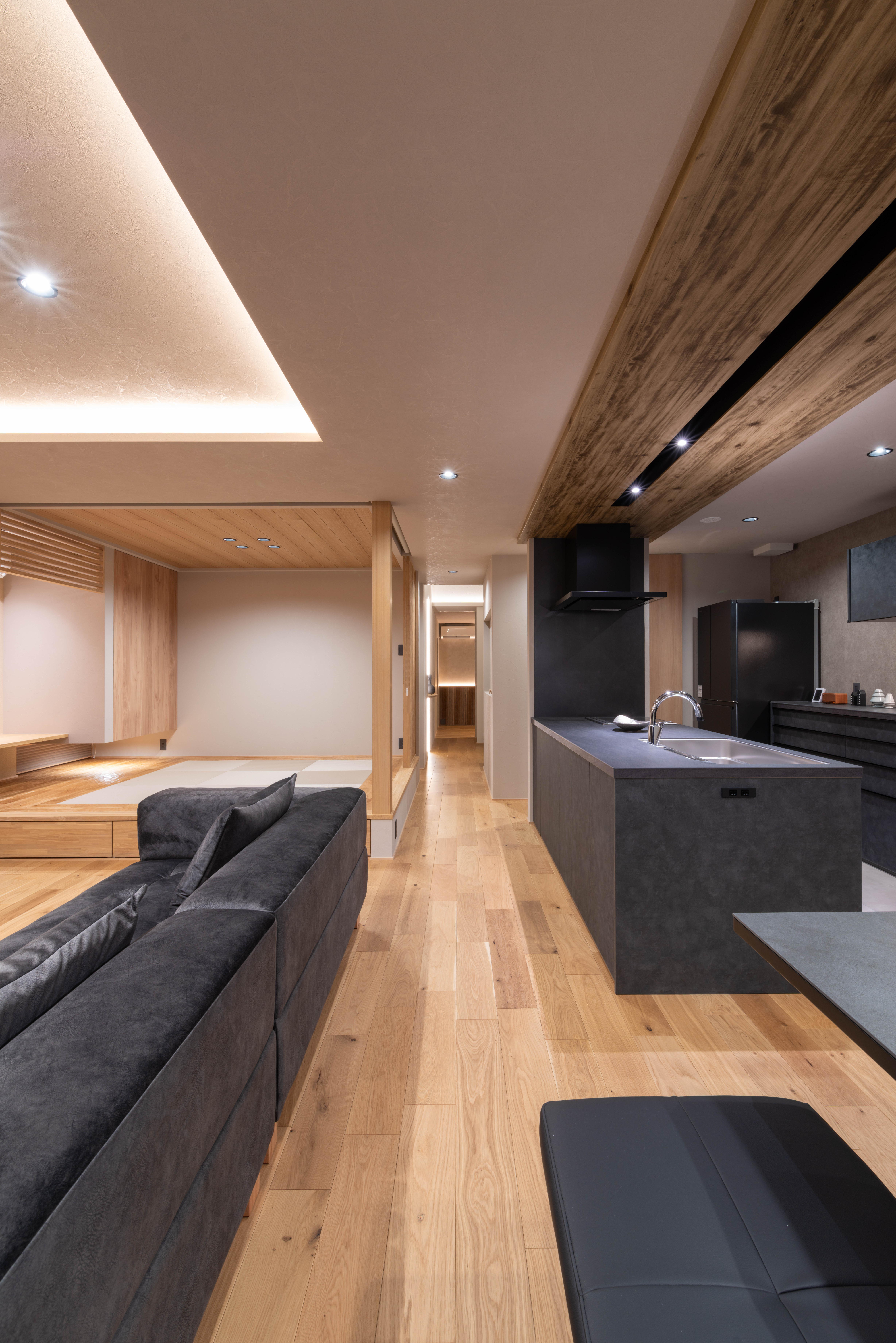 6846(1) 照明の配置で、夜の空間はやさしく落ち着いた表情になります。