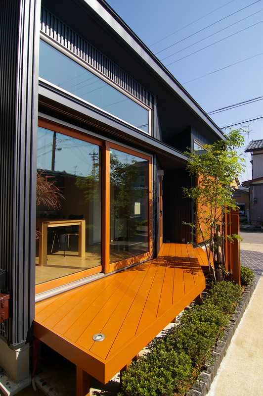 ILC191024- 063 建物と外構を一体で考えていたことを見せる