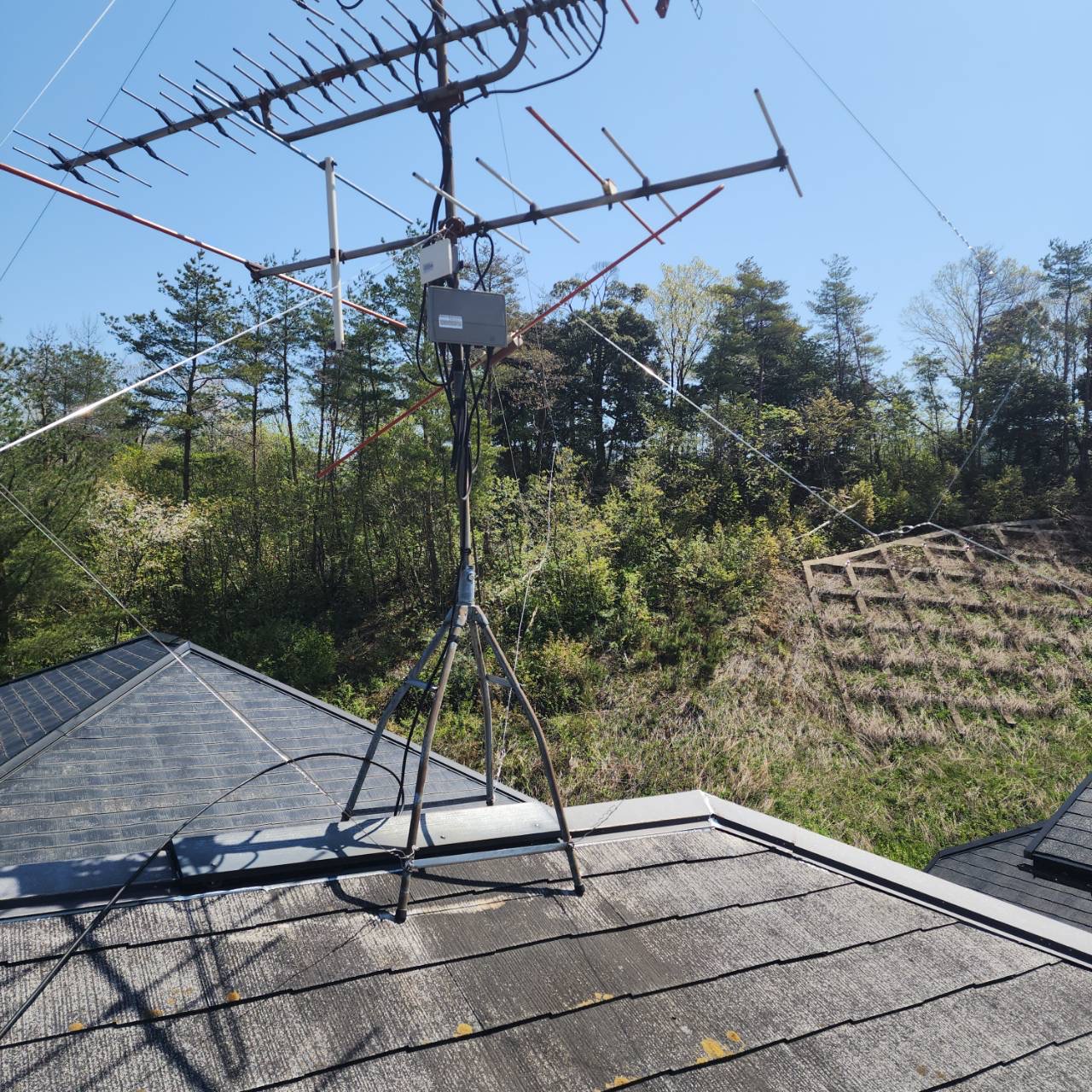 アンテナのぐらつきも直し、安心につながる補修となりました。