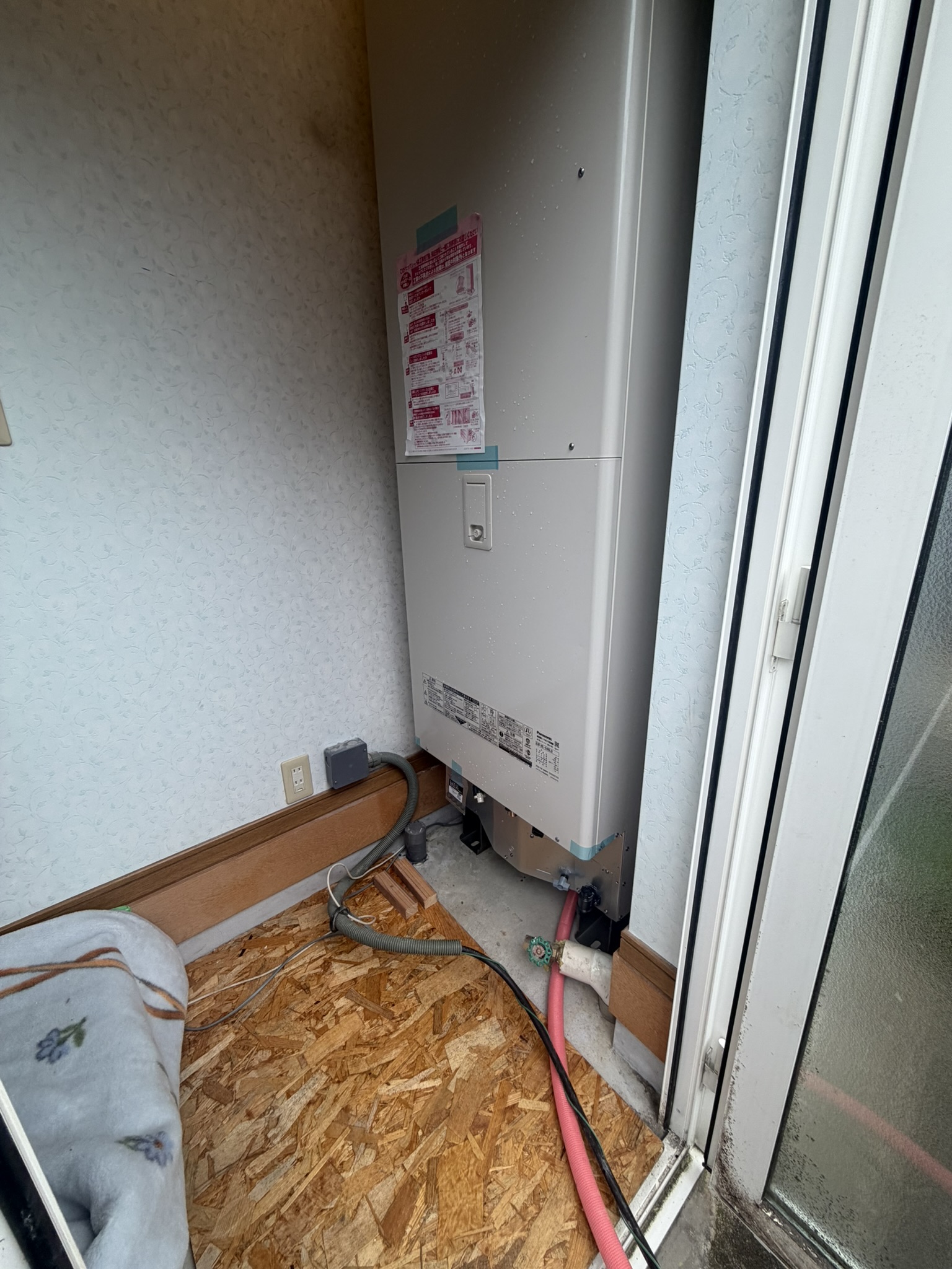 朝から気を使う作業でしたが、無事に設置できました。