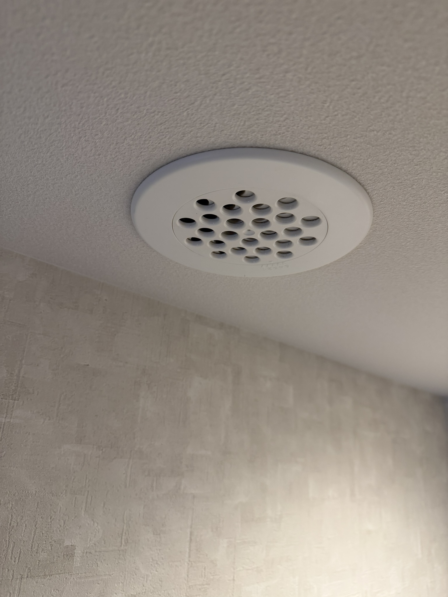 室内の空気を排出する排気レジスターも、定期的なお手入れが大切です。