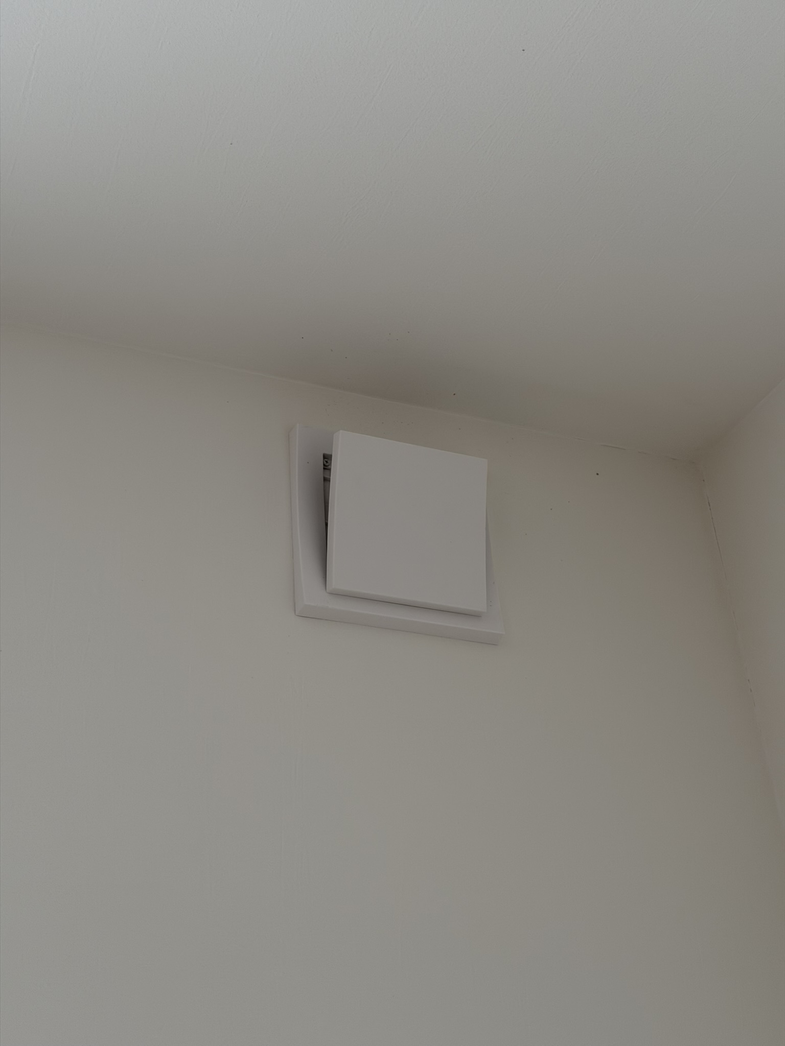 給気レジスターは、カバーを外してフィルターを交換します。