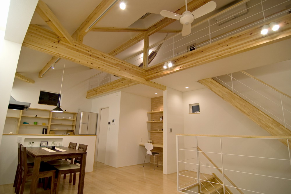 ロフトまでつながる立体的な広がりが、この住まいの魅力です。