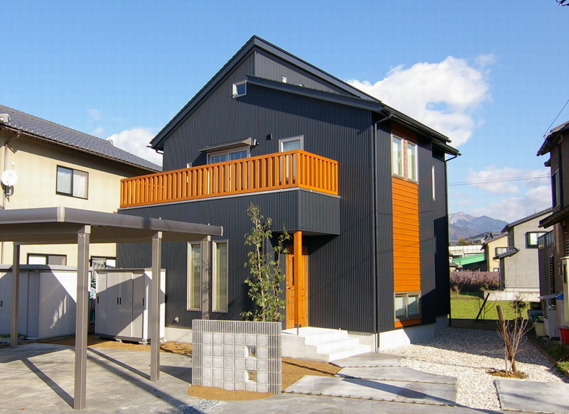 kansei-1 こちらが、創業して最初の1棟目のお宅の完成写真です。