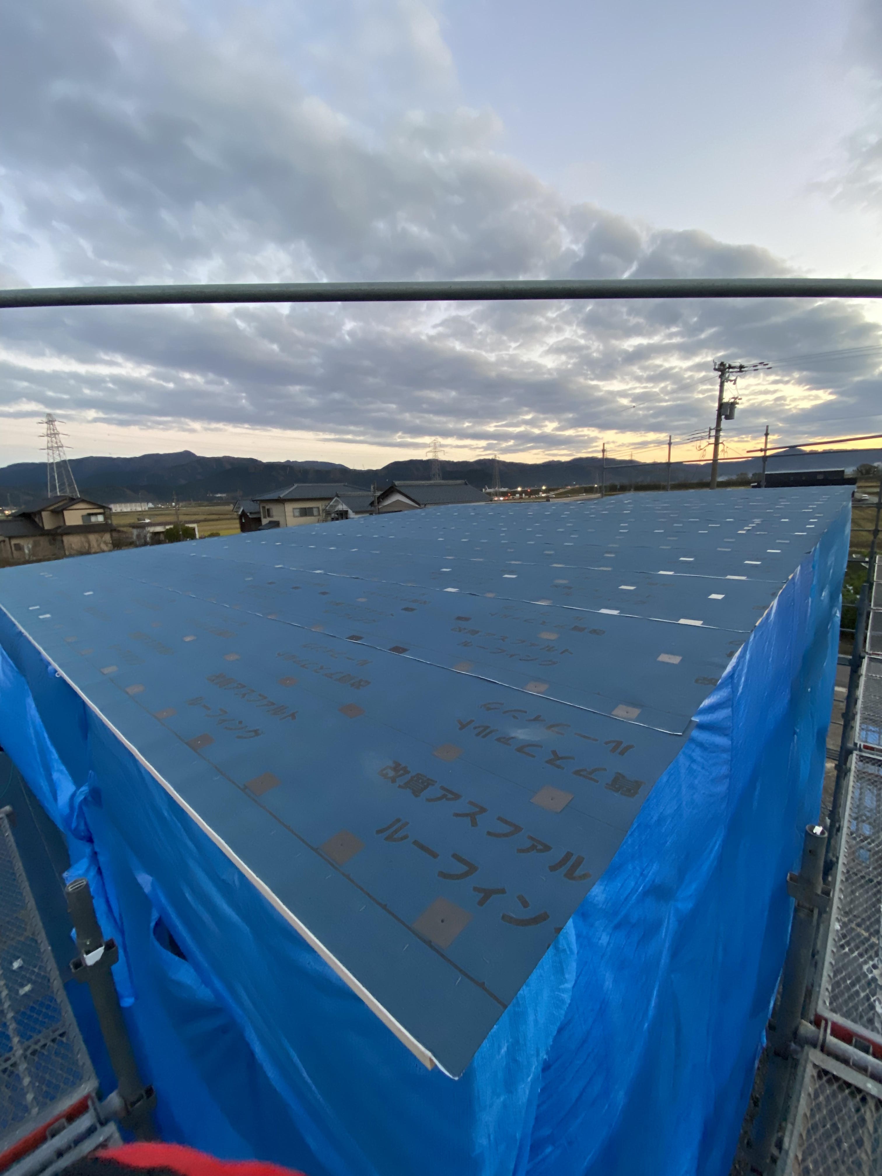 建て方当日施工の屋根ゴムアスファルトルーフィング