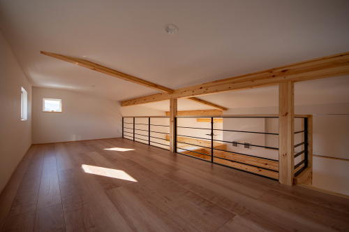シンプルな小屋裏空間