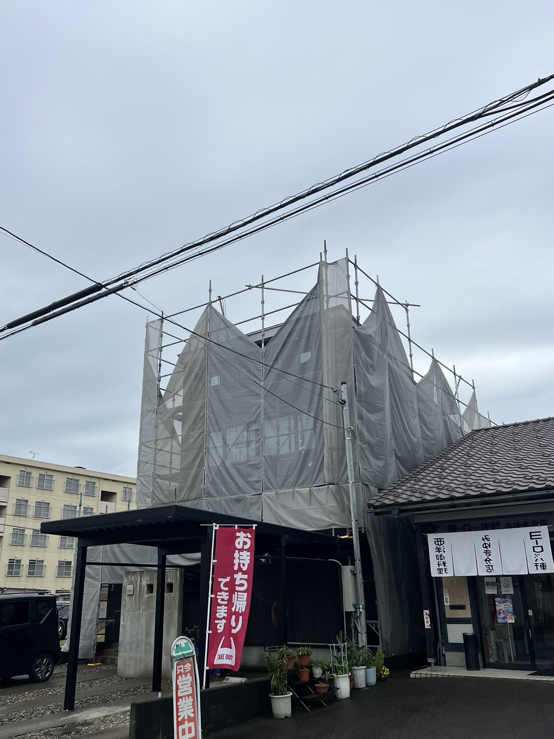 足場メッシュシートの台風対策