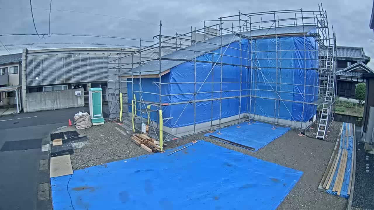 梅雨時期の建て方後の防水養生完了