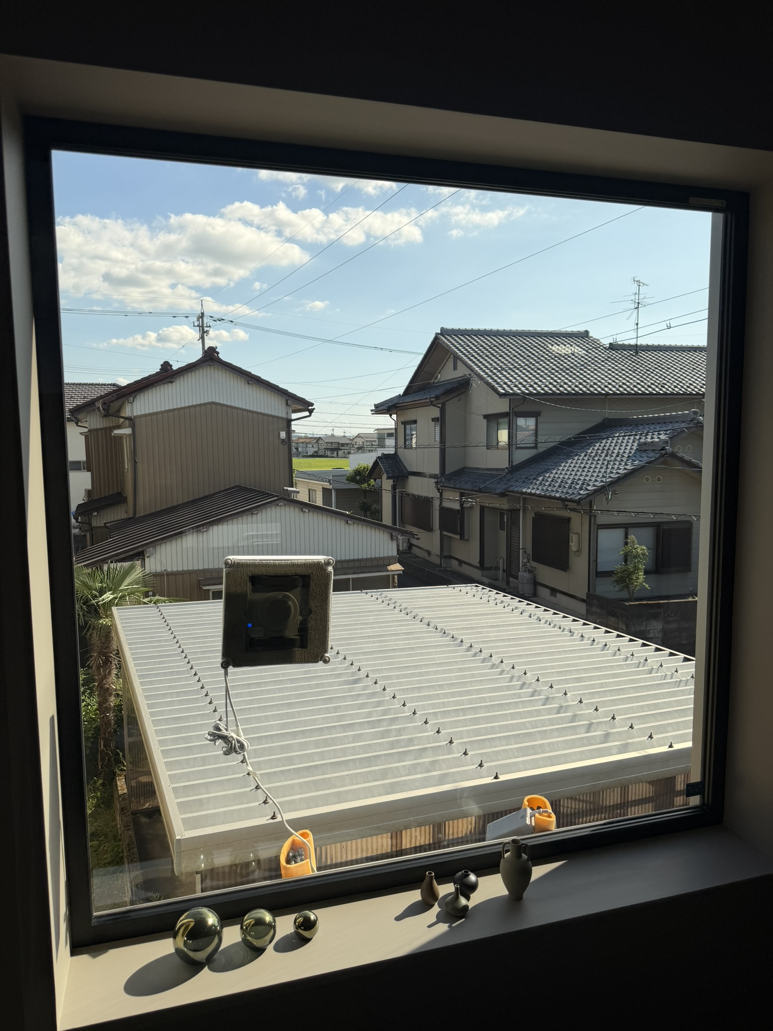 窓ふきロボットの作業中、中から