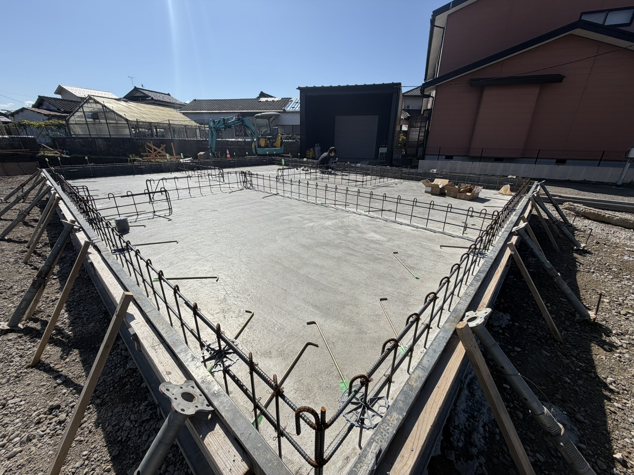 IMG_0752 基礎全体を確認しながら、立ち上がり位置とアンカーボルトを施工していきます。